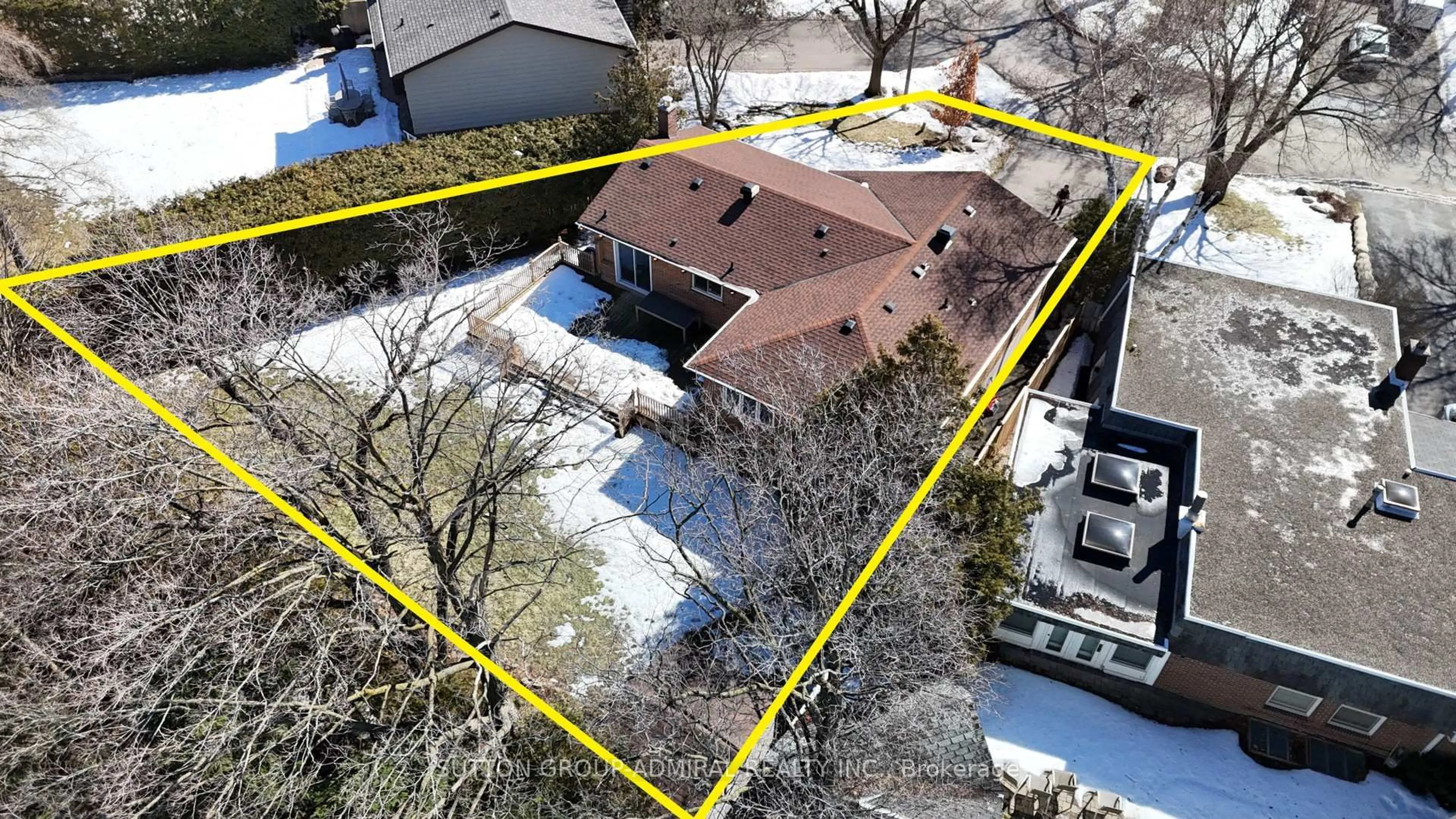 A pic from outside/outdoor area/front of a property/back of a property/a pic from drone, street for 42 Jondan Cres, Markham Ontario L3T 3Z5