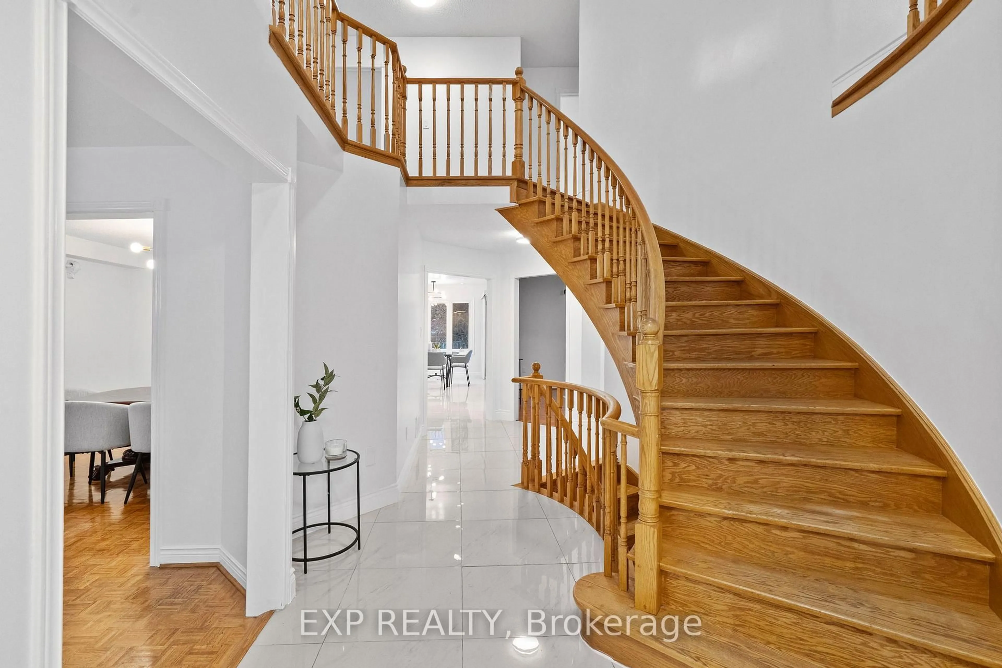 Indoor entryway for 54 Holbrook Crt, Markham Ontario L3R 7P8