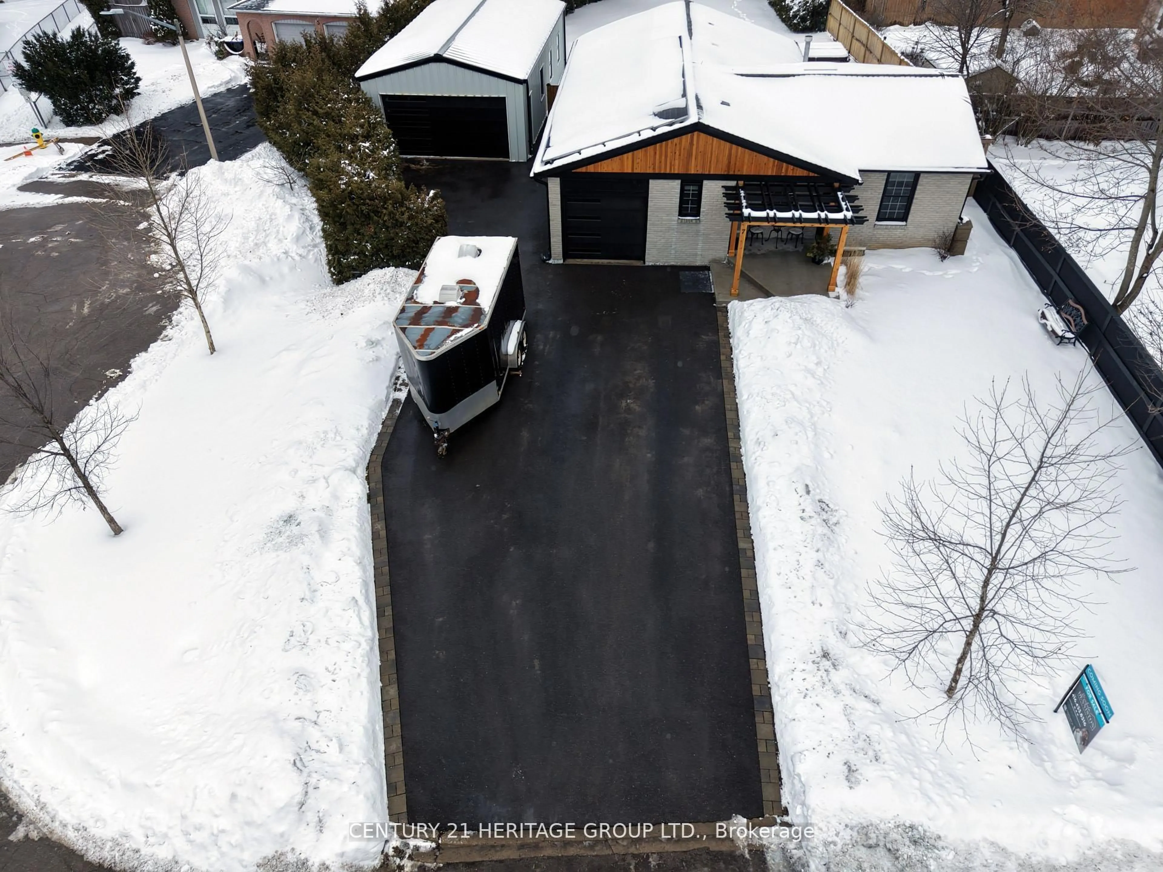 A pic from outside/outdoor area/front of a property/back of a property/a pic from drone, street for 7 Crawford Circ, New Tecumseth Ontario L0G 1A0