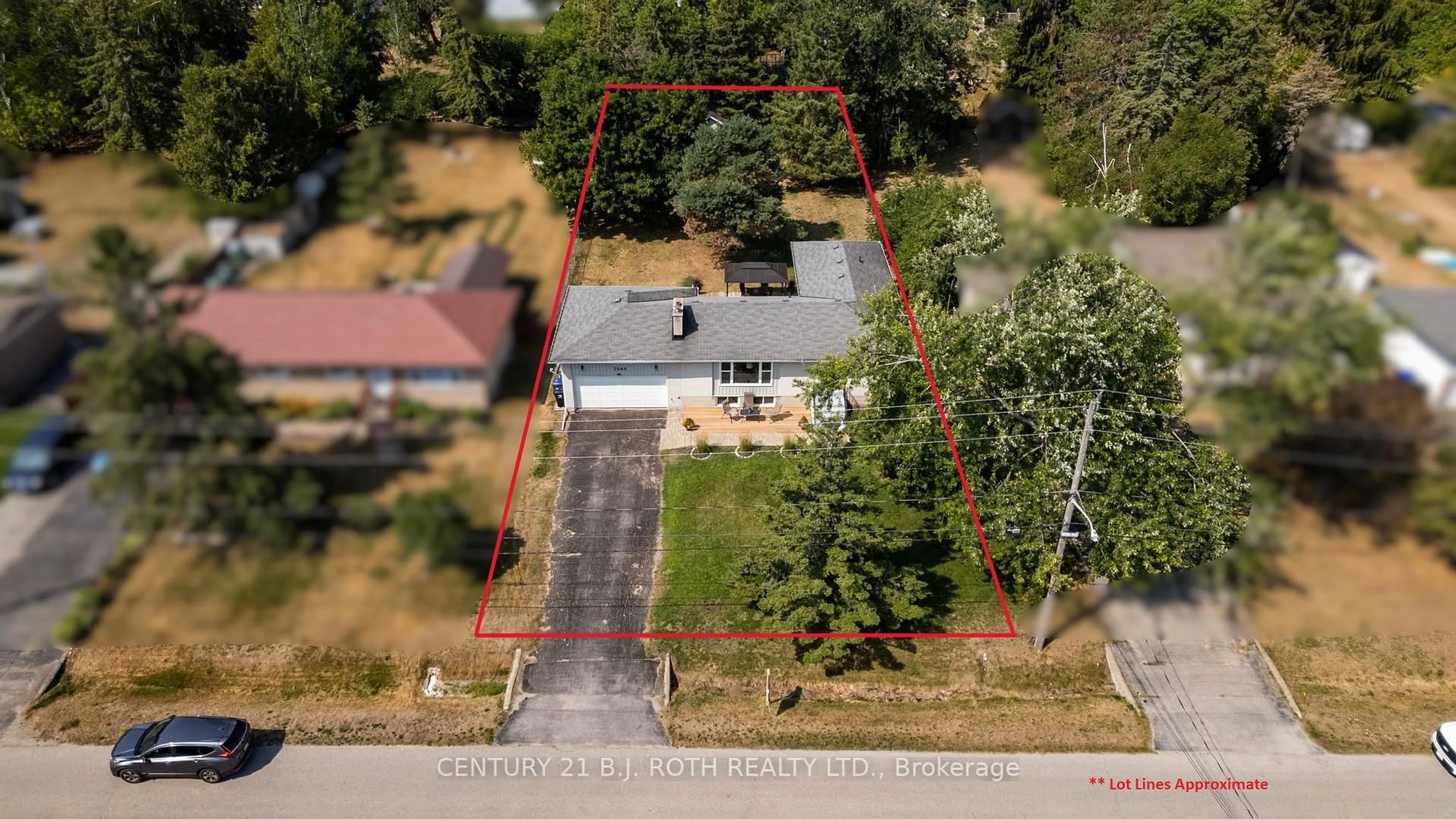 A pic from outside/outdoor area/front of a property/back of a property/a pic from drone, street for 2068 Craig Rd, Innisfil Ontario L9S 1T2