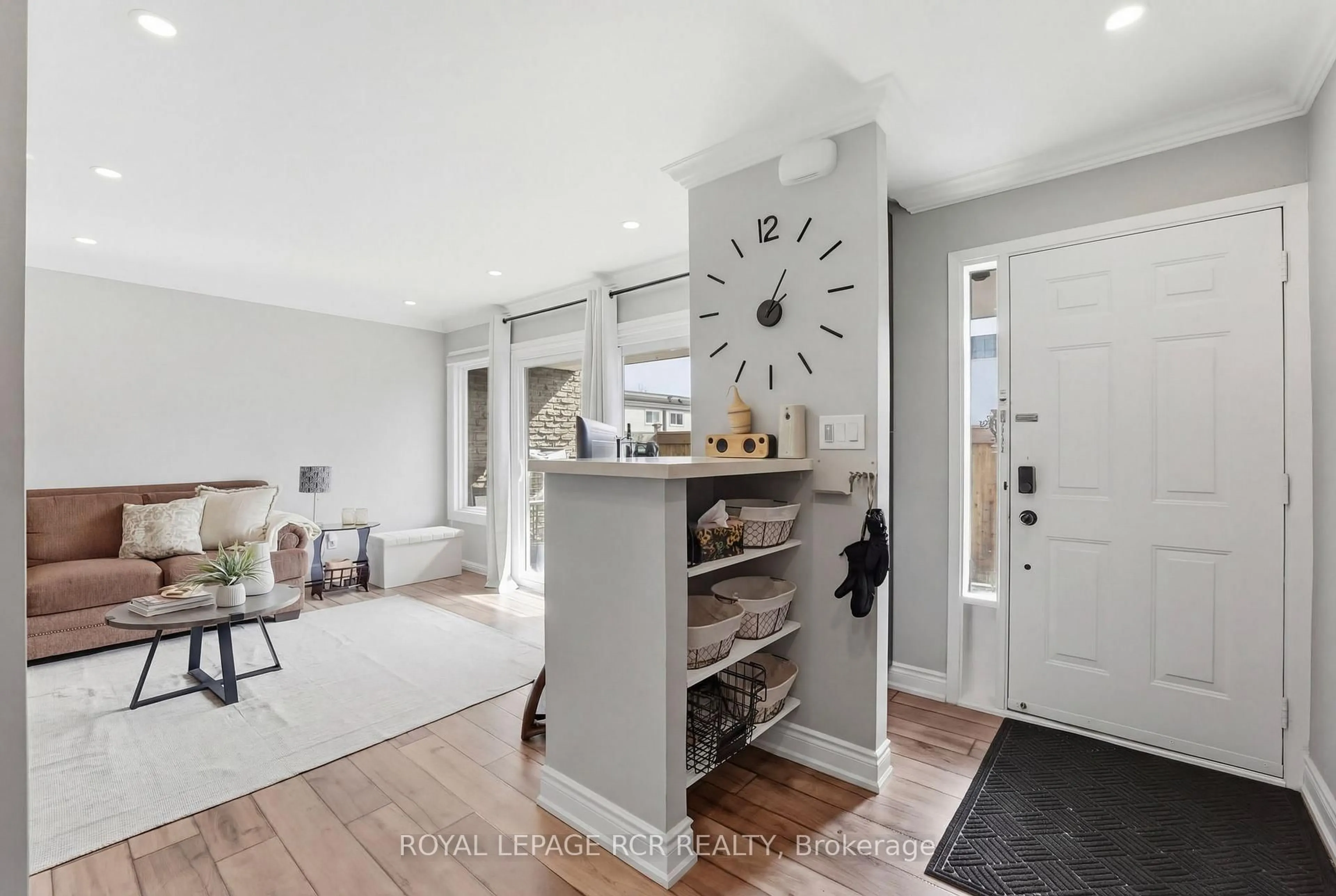 Indoor entryway for 155 Milestone Cres #28, Aurora Ontario L4G 3M2