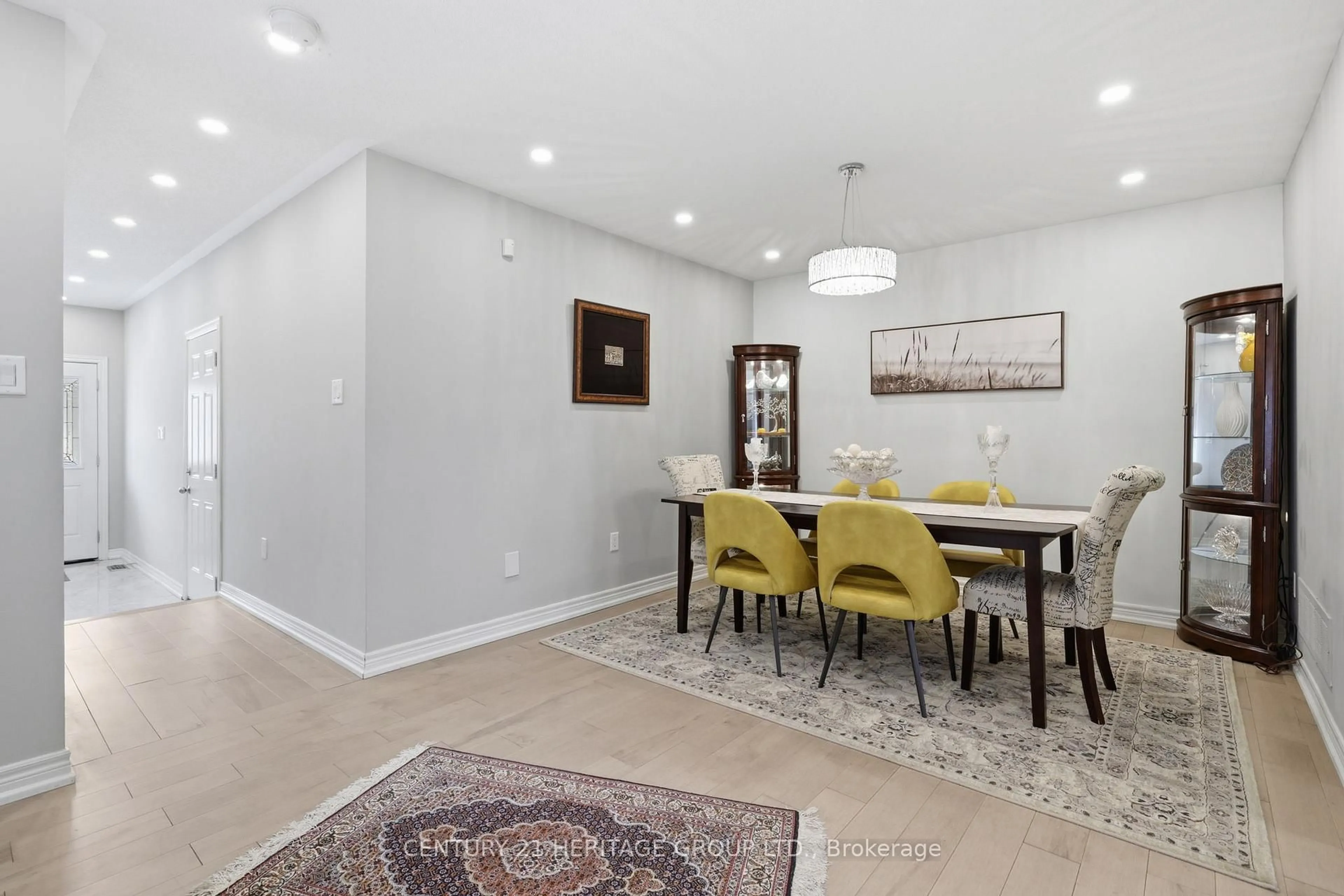 Dining room, unknown for 63 Four Seasons Cres, Newmarket Ontario L9N 0C4