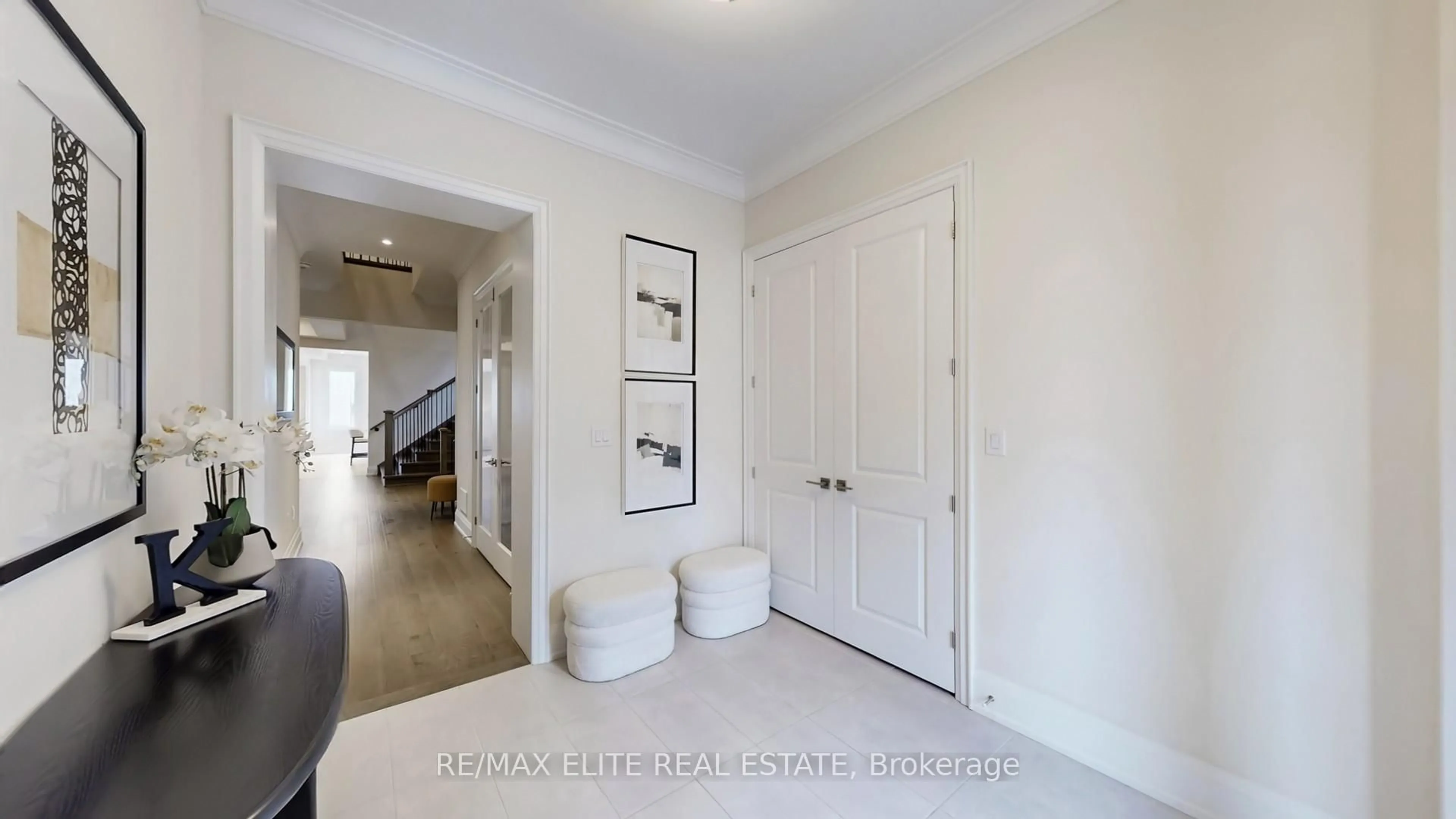 Indoor entryway for 11 DWELL Ave, Markham Ontario L6C 3R3