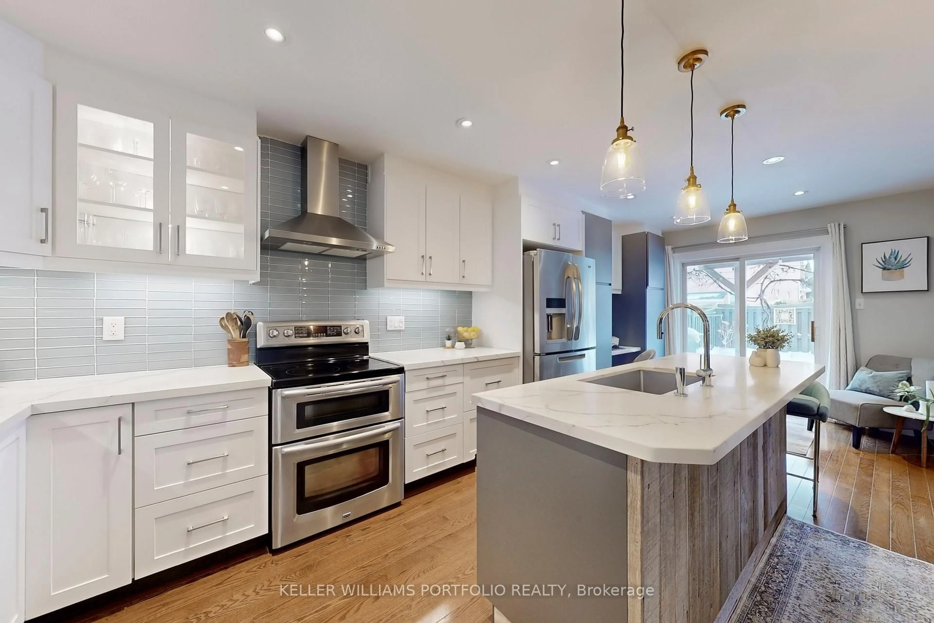 Contemporary kitchen, unknown for 75 Monteith Cres, Vaughan Ontario L6A 3M9