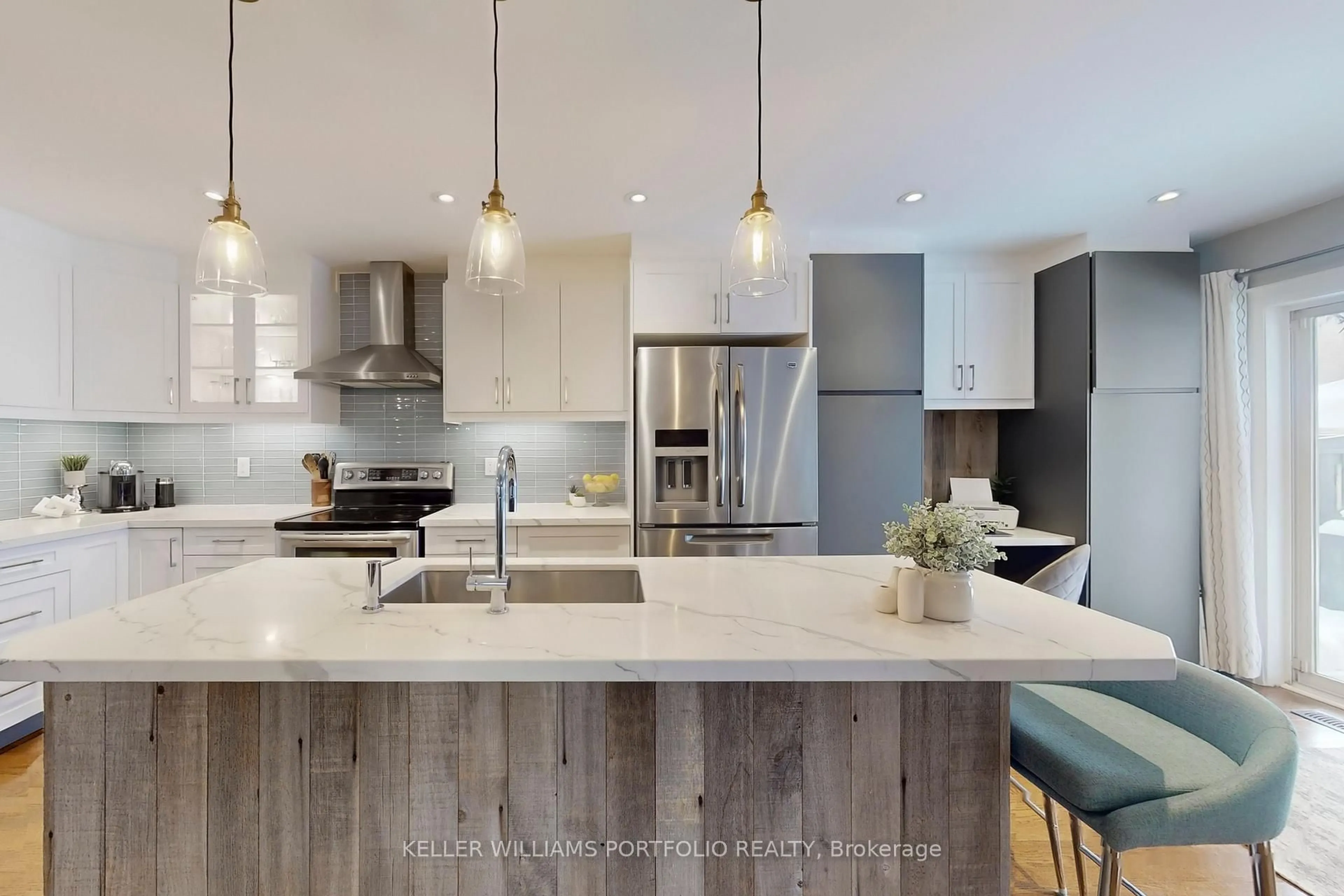 Contemporary kitchen, unknown for 75 Monteith Cres, Vaughan Ontario L6A 3M9