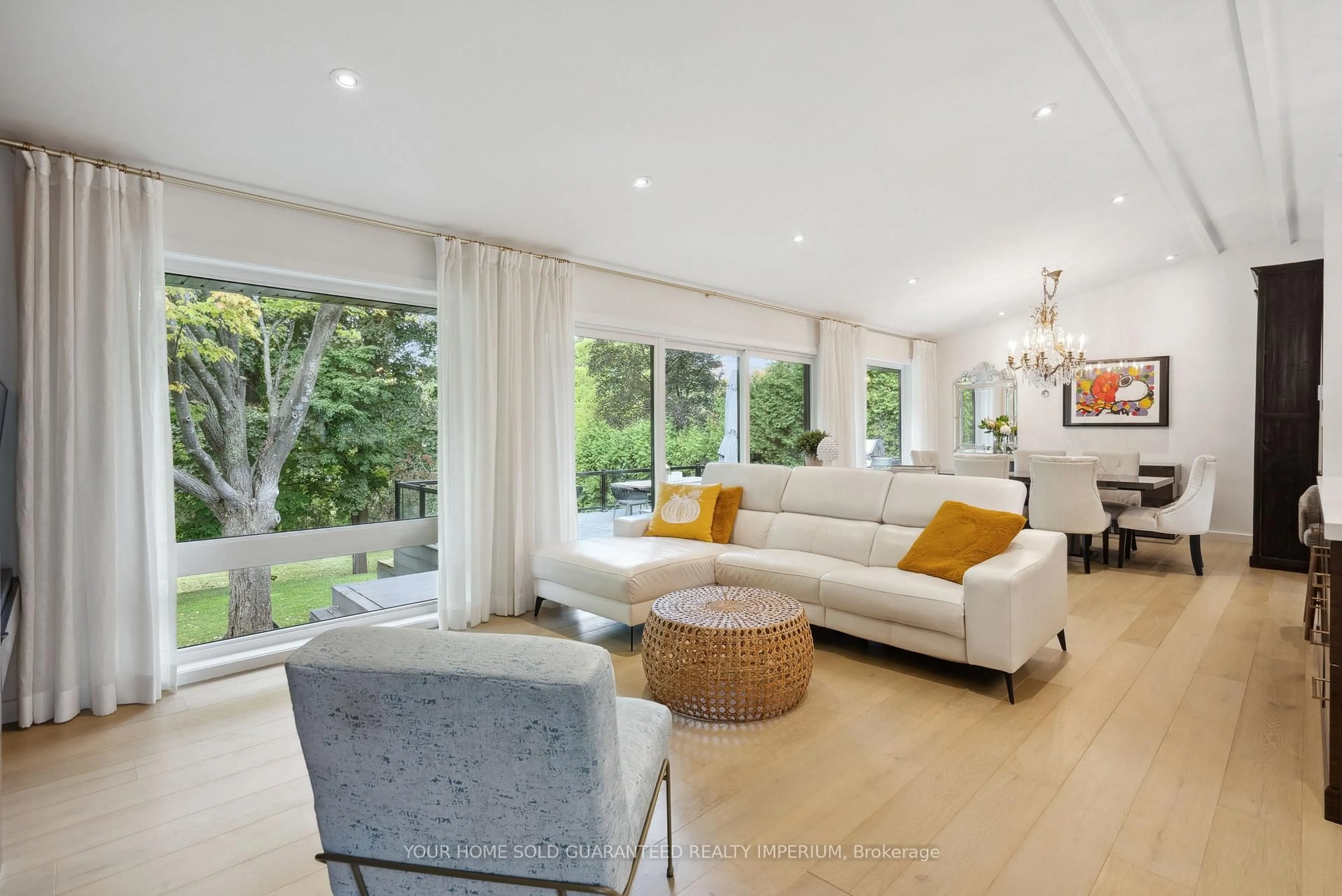 Living room with furniture, unknown for 48 Royal Rd, Aurora Ontario L4G 1A9