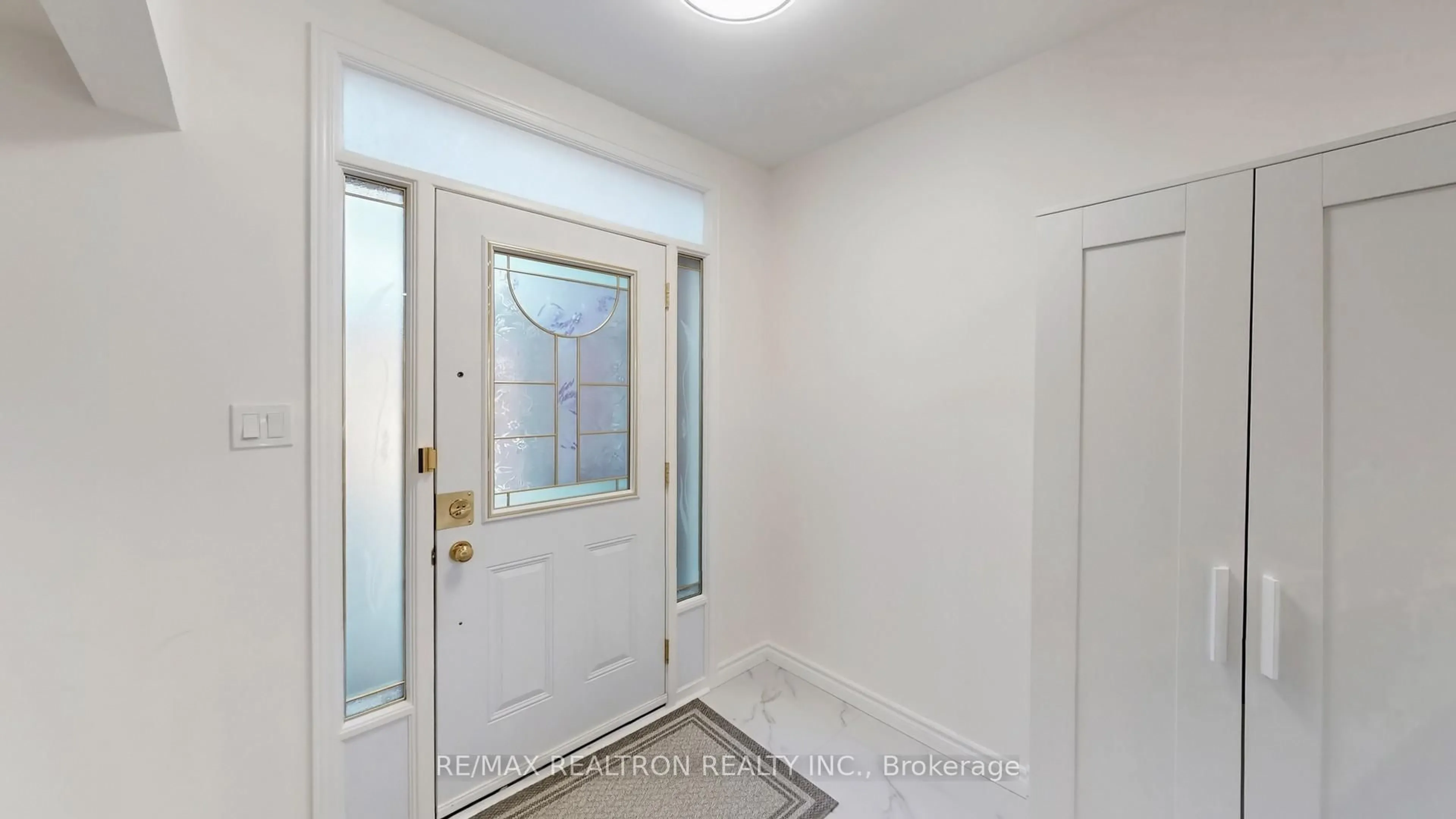 Indoor entryway for 75 Rose Branch Dr, Richmond Hill Ontario L4S 1J4