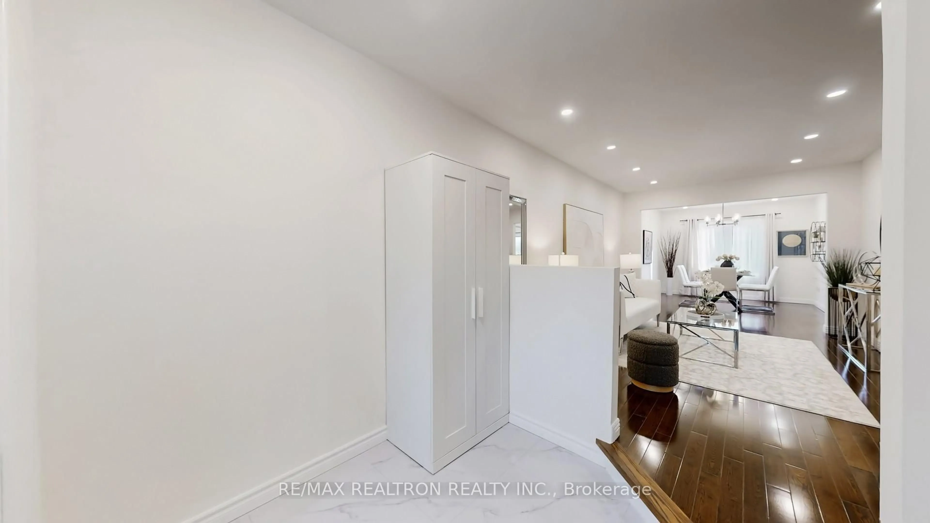 Indoor entryway for 75 Rose Branch Dr, Richmond Hill Ontario L4S 1J4