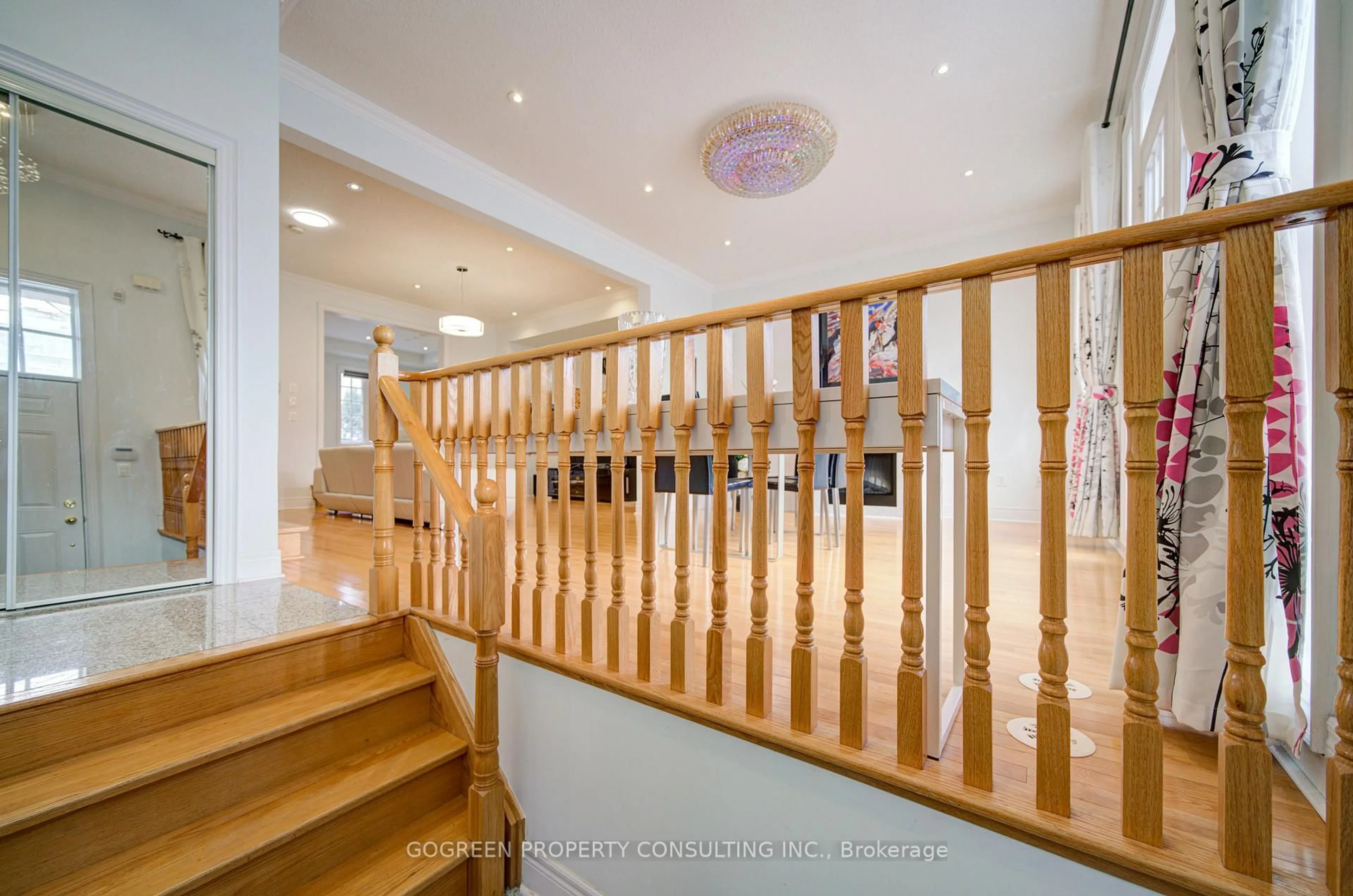 Indoor foyer for 20 Bonnycastle Rd, Markham Ontario L6G 0C2