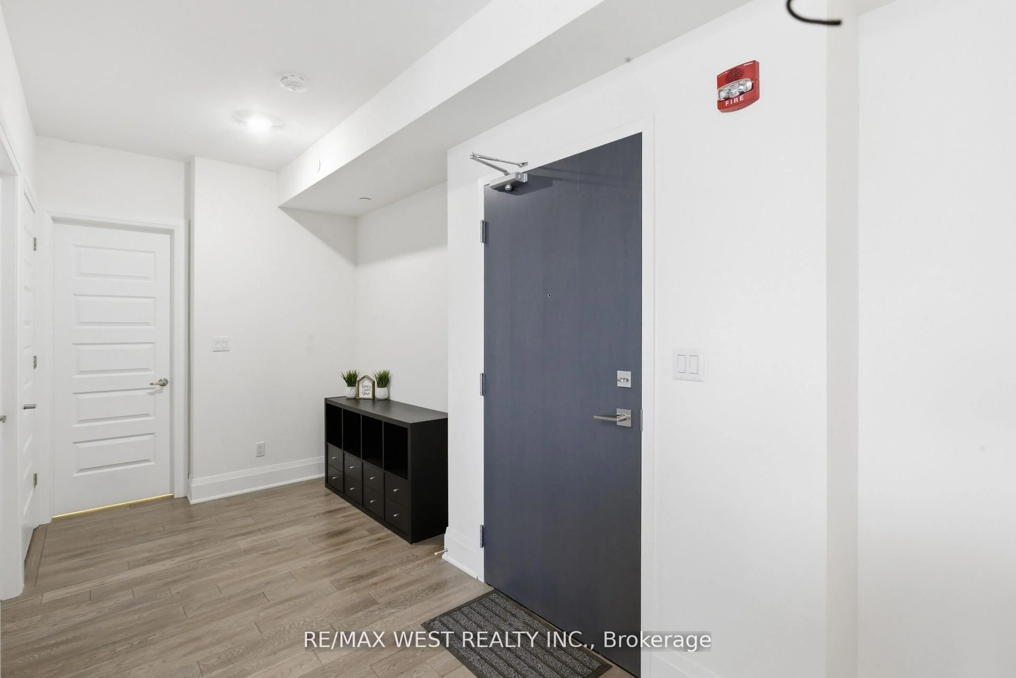 Indoor entryway for 2 Adam Sellers St #412, Markham Ontario L6B 1P2