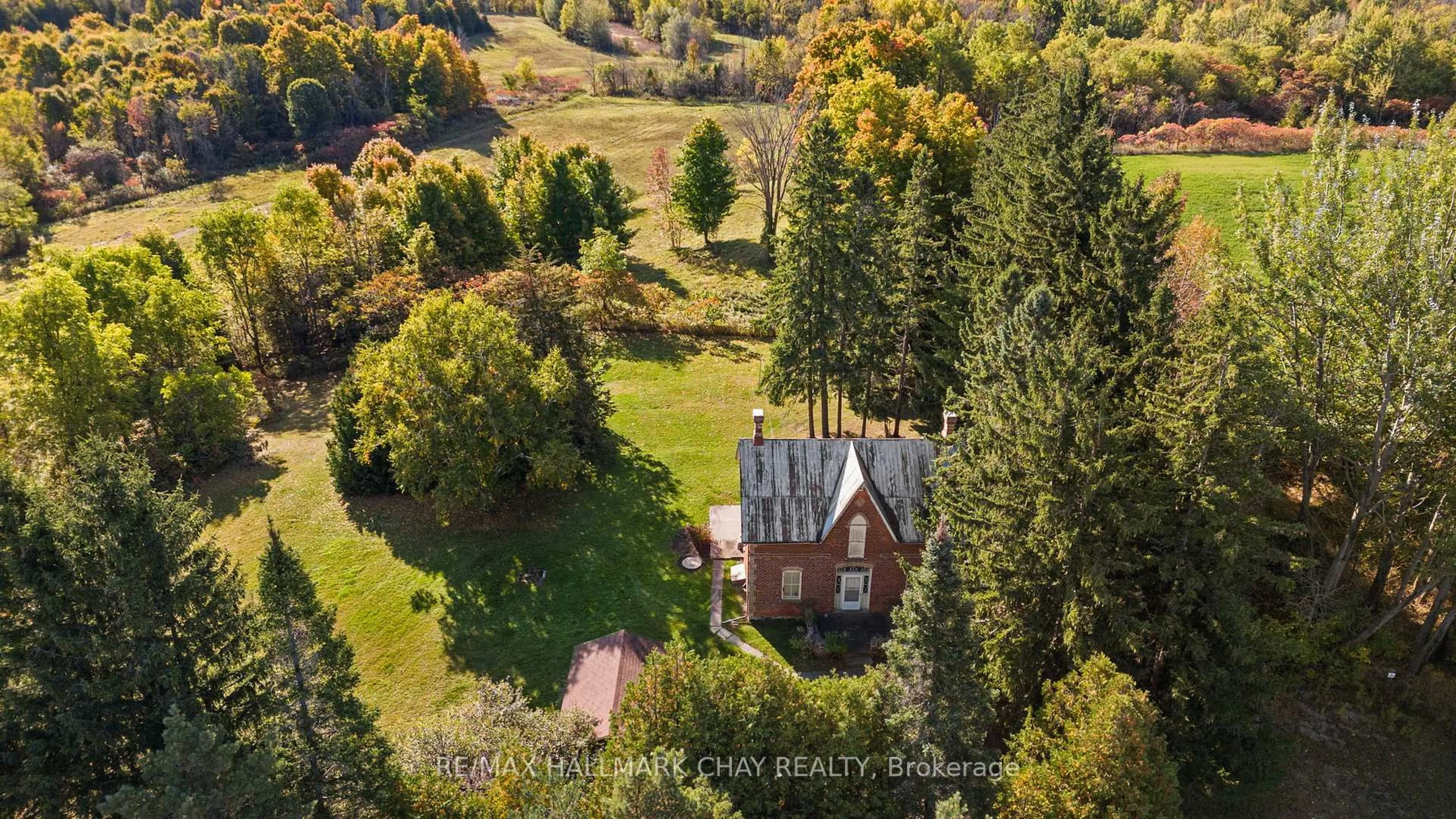 A pic from outside/outdoor area/front of a property/back of a property/a pic from drone, forest/trees view for 965 10th Line, Innisfil Ontario L9S 3N4