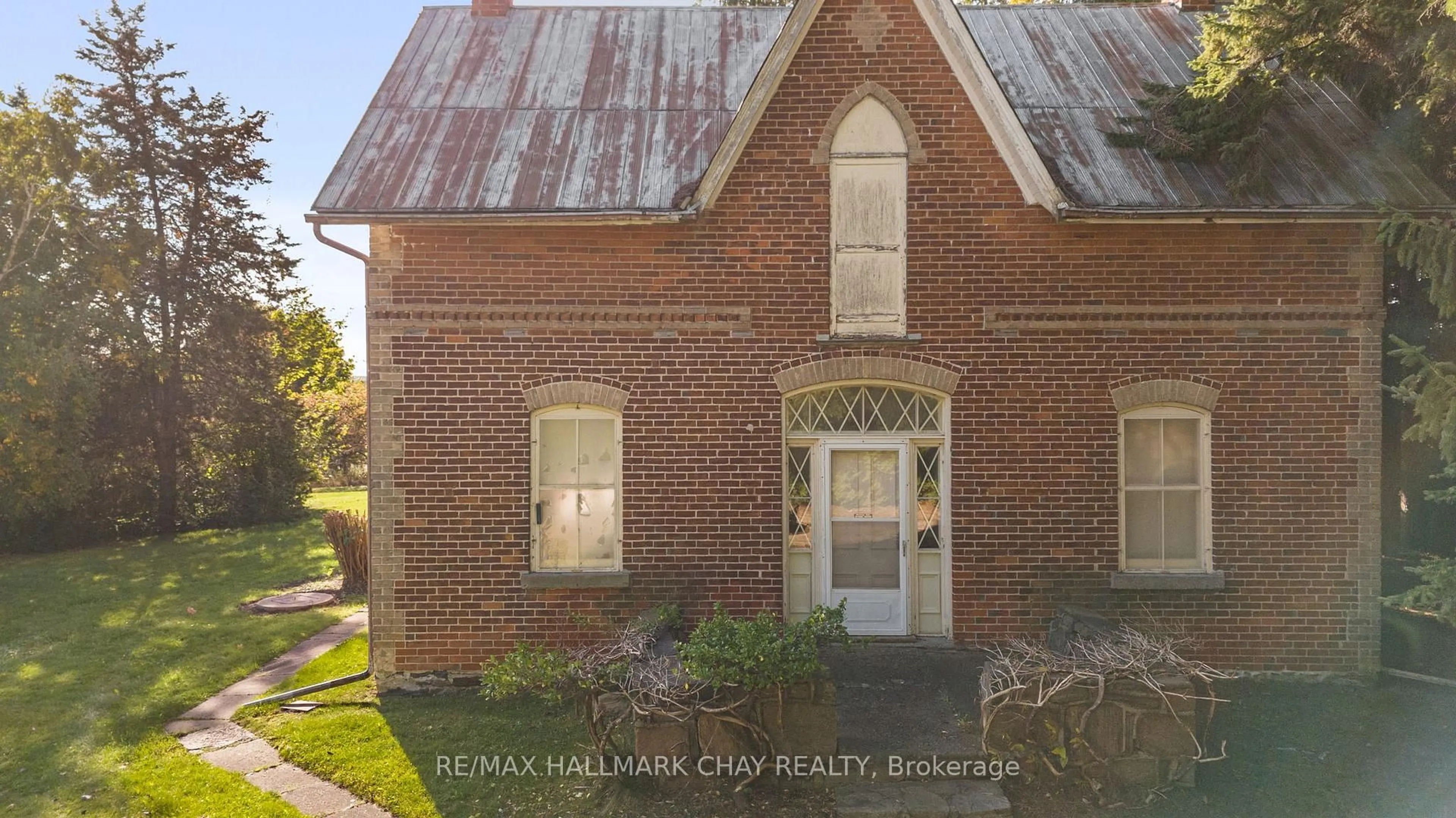 Home with brick exterior material, building for 965 10th Line, Innisfil Ontario L9S 3N4