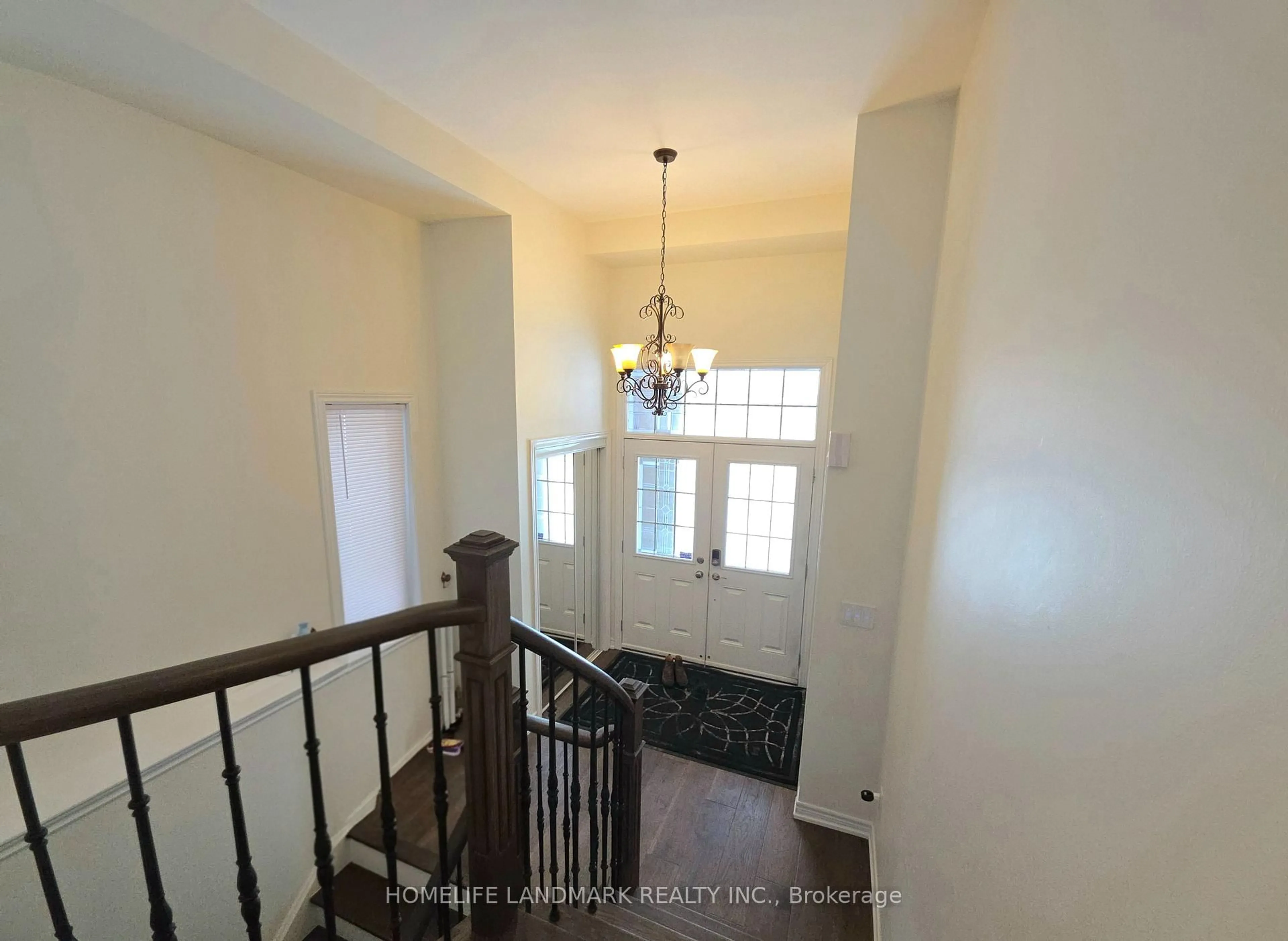 Indoor entryway for 41 Mansard Dr, Richmond Hill Ontario L4E 0L7