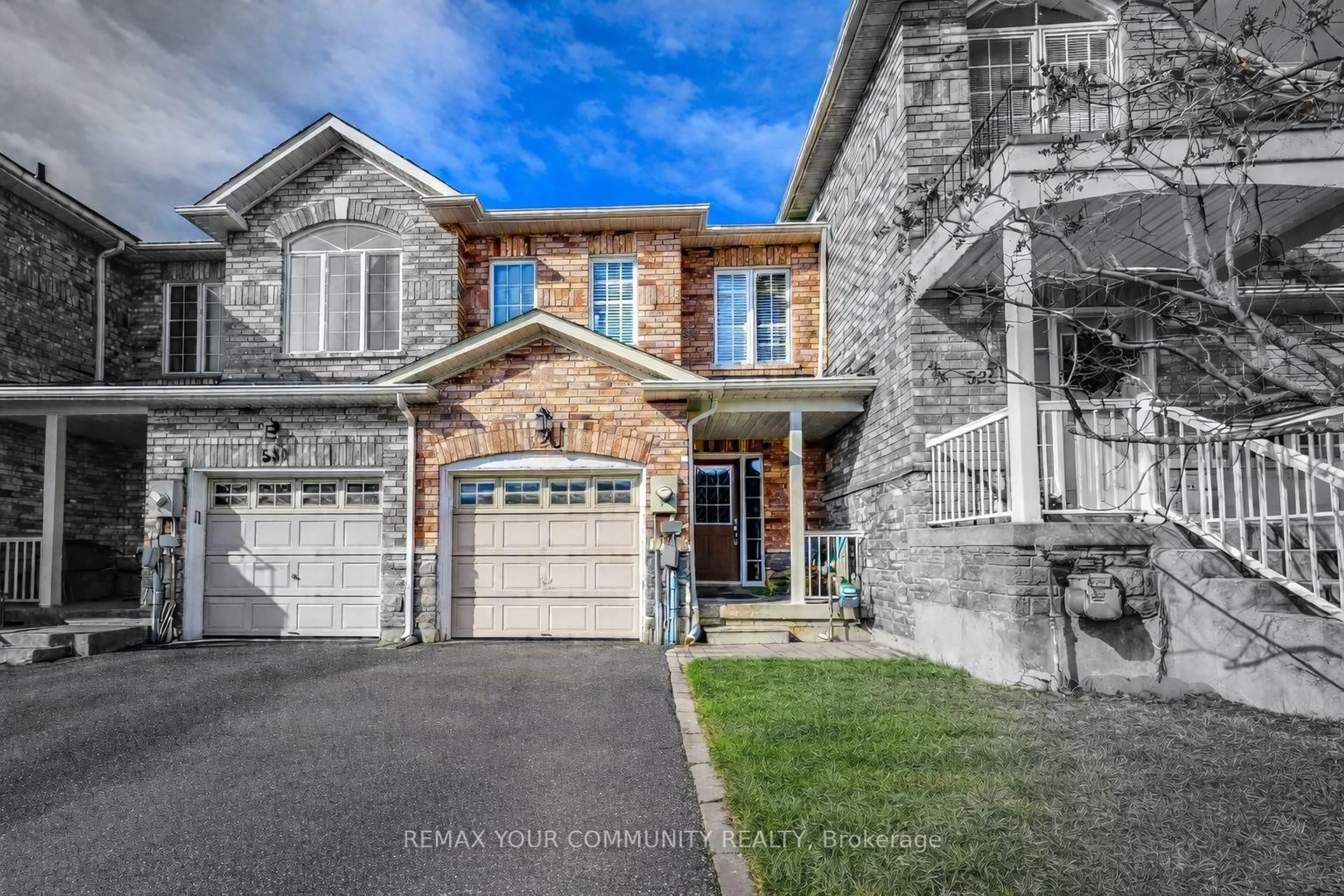 Home with brick exterior material, street for 528 Ainsworth Dr, Newmarket Ontario L3Y 8W9