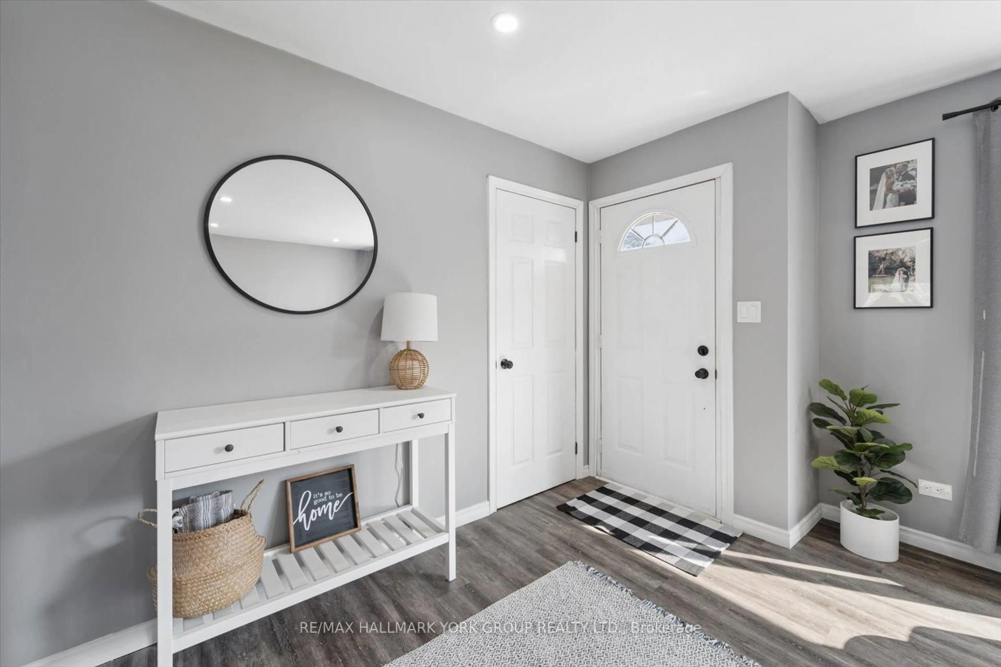 Indoor entryway for 20860 Brock Rd, Brock Ontario L0E 1E0