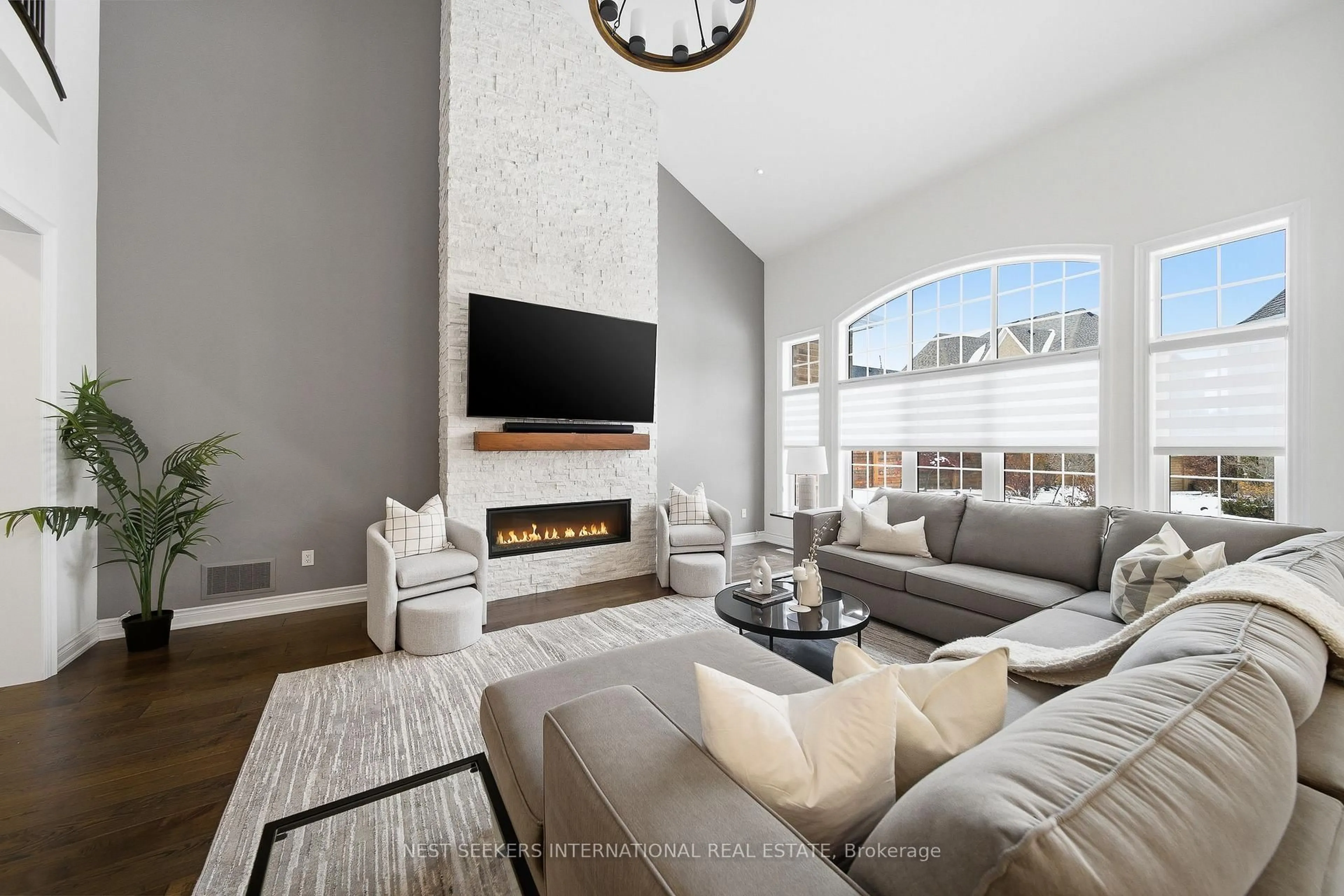 Living room with furniture, unknown for 10 Larkin Ave, King Ontario L7B 0N8