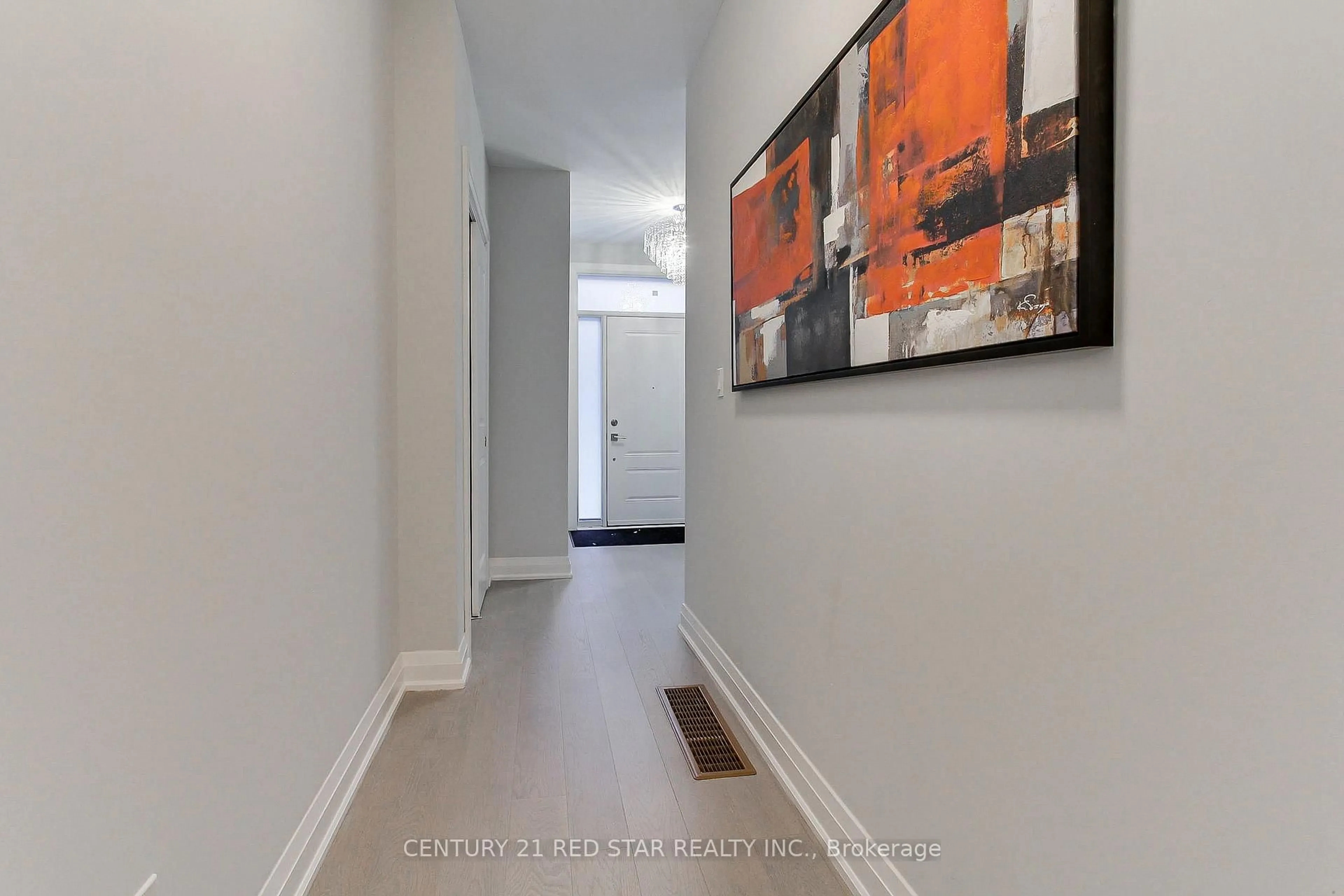 Indoor entryway for 260 Eagle St #23, Newmarket Ontario L3Y 1K1