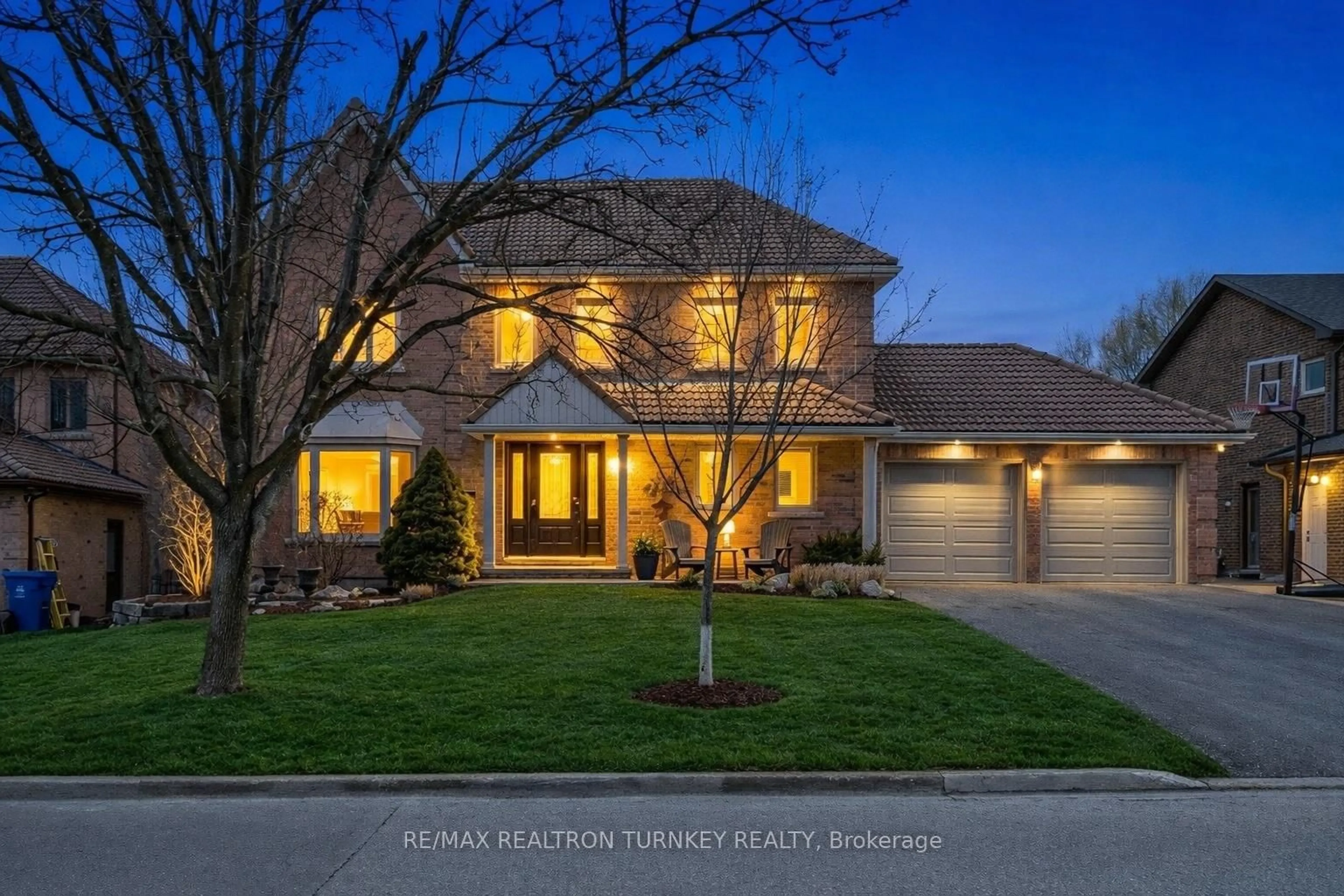 Home with brick exterior material, street for 22 Trillium Dr, Aurora Ontario L4G 5X9