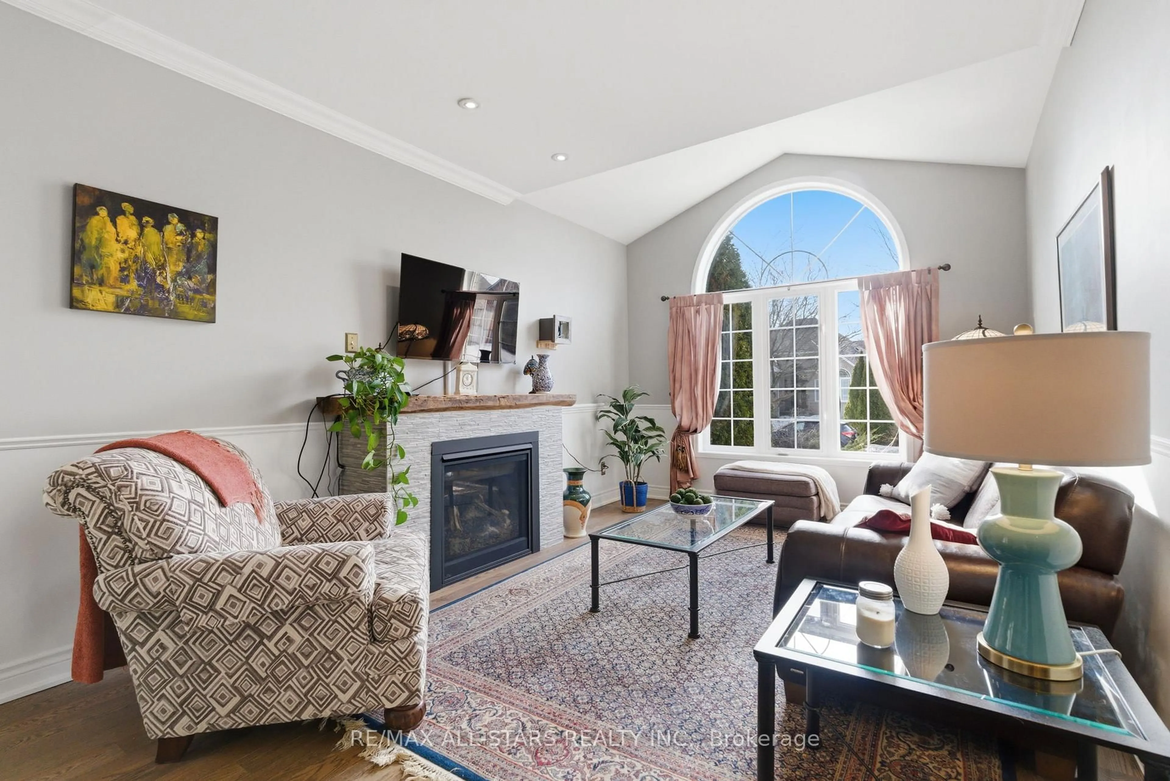 Living room with furniture, unknown for 49 Rosena Lane, Uxbridge Ontario L9P 1X7