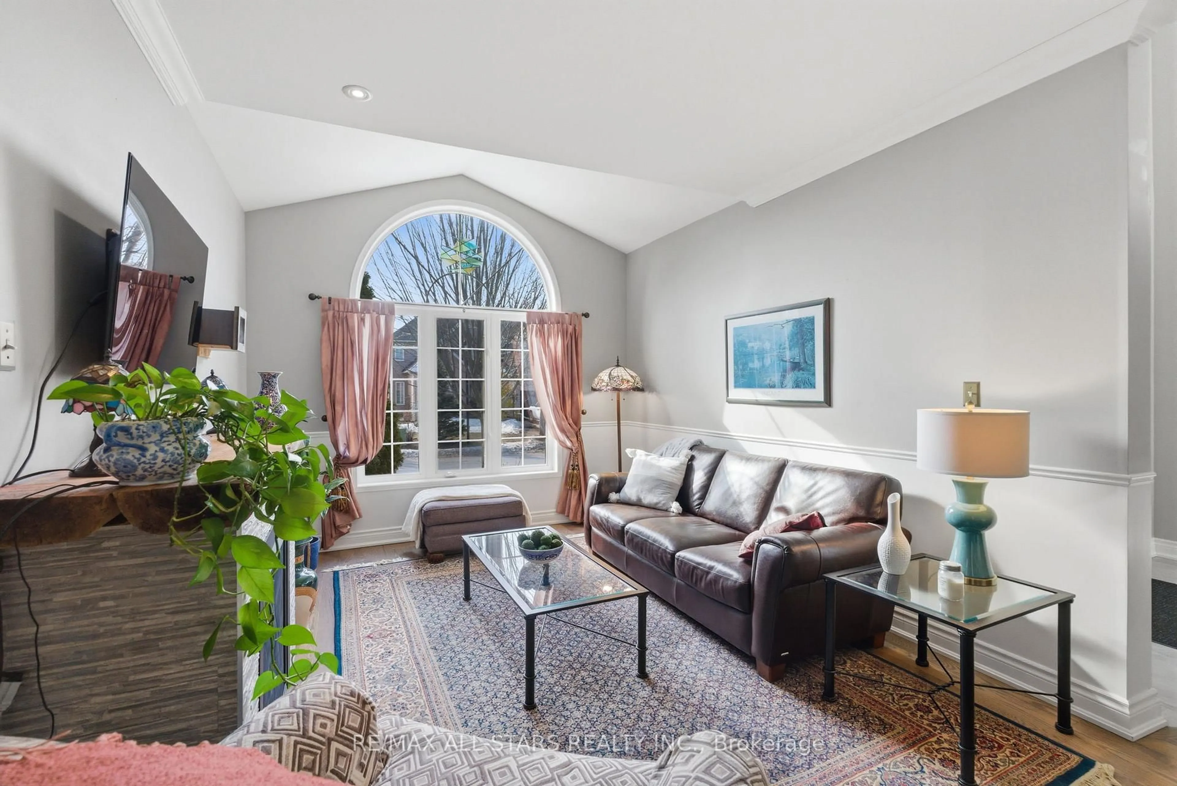 Living room with furniture, unknown for 49 Rosena Lane, Uxbridge Ontario L9P 1X7