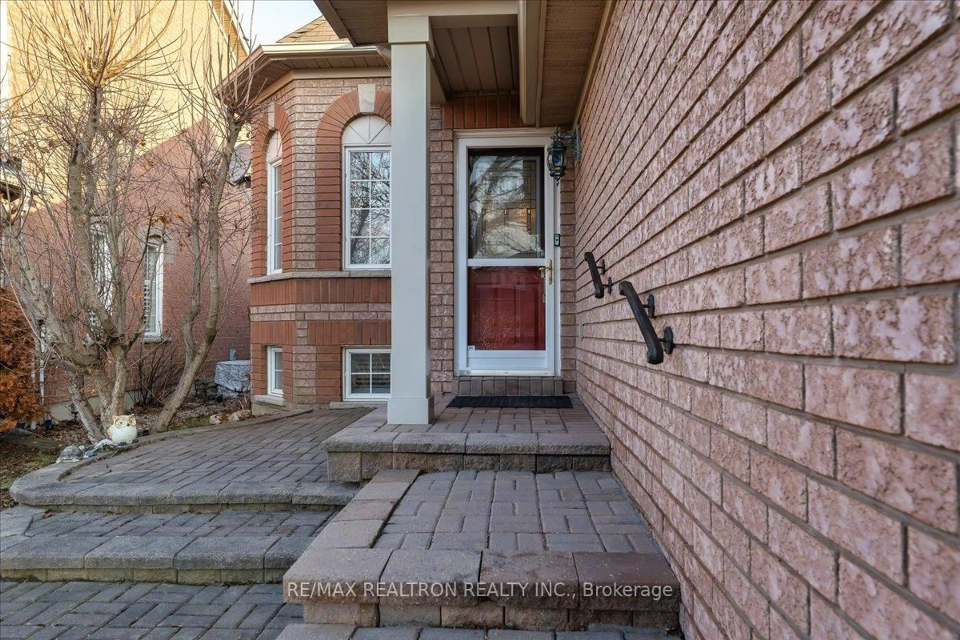 Home with brick exterior material, street for 165 Clearmeadow Blvd, Newmarket Ontario L3X 2E4