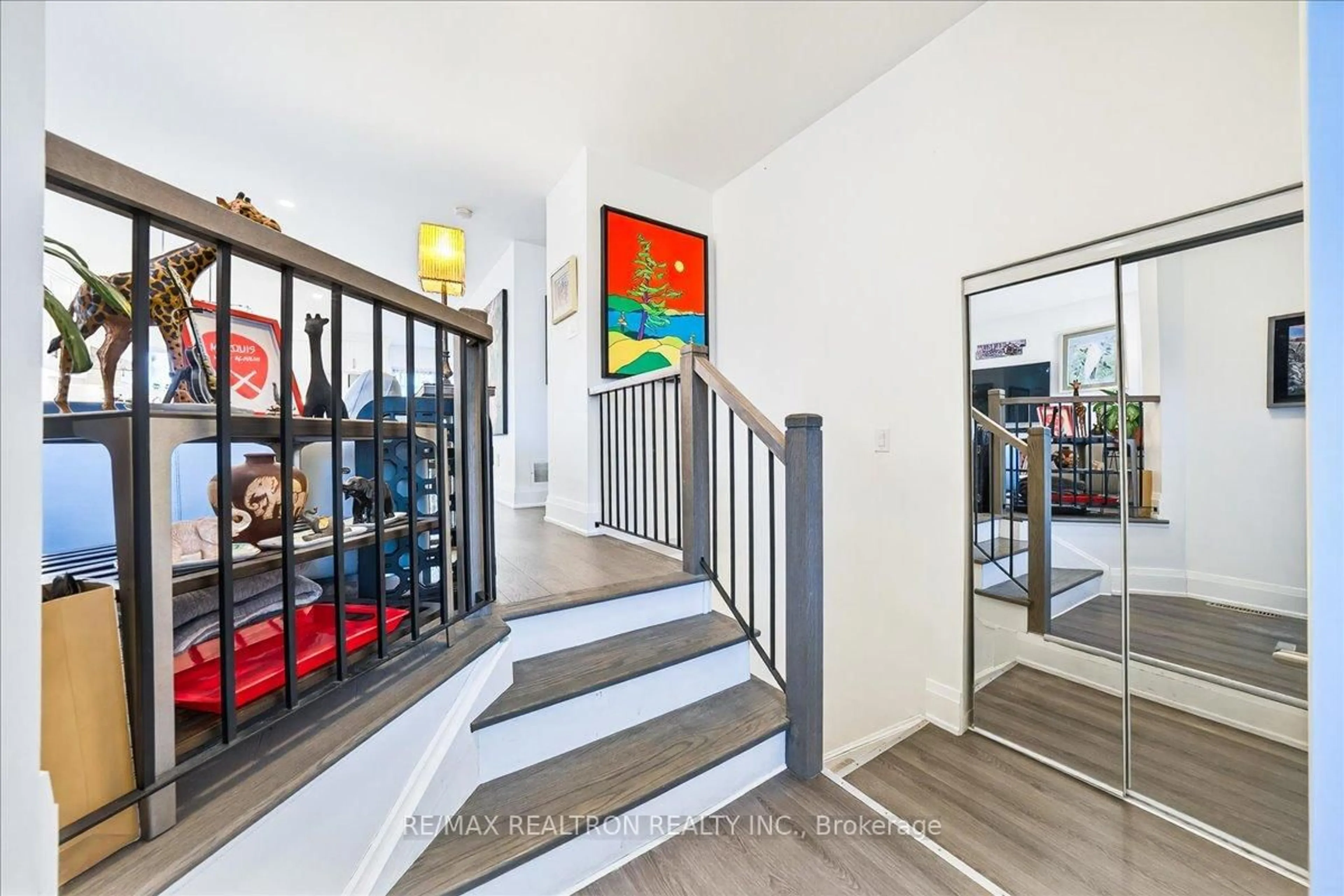 Indoor foyer for 165 Clearmeadow Blvd, Newmarket Ontario L3X 2E4