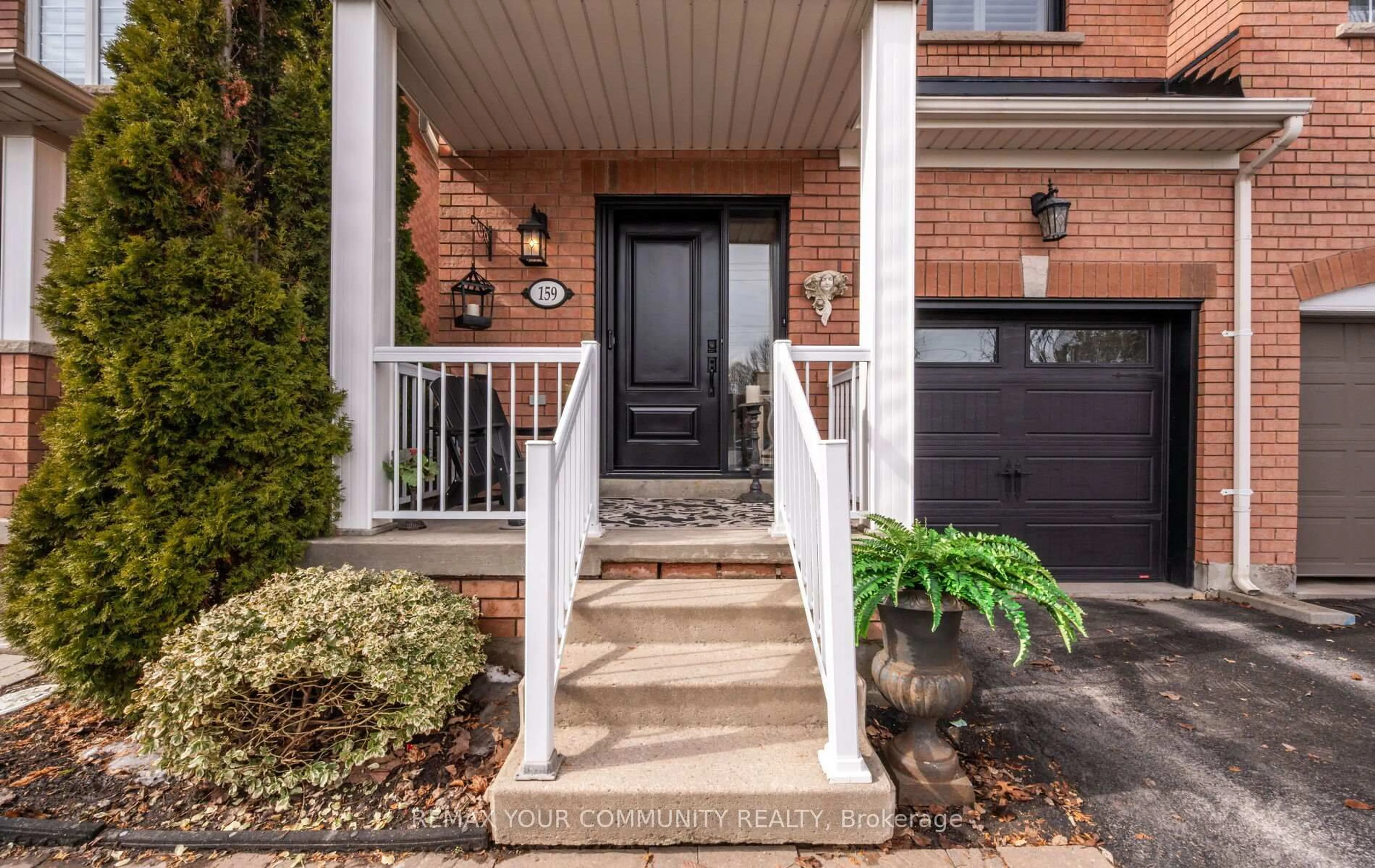 Indoor entryway for 159 Burgess Cres, Newmarket Ontario L3X 2T9