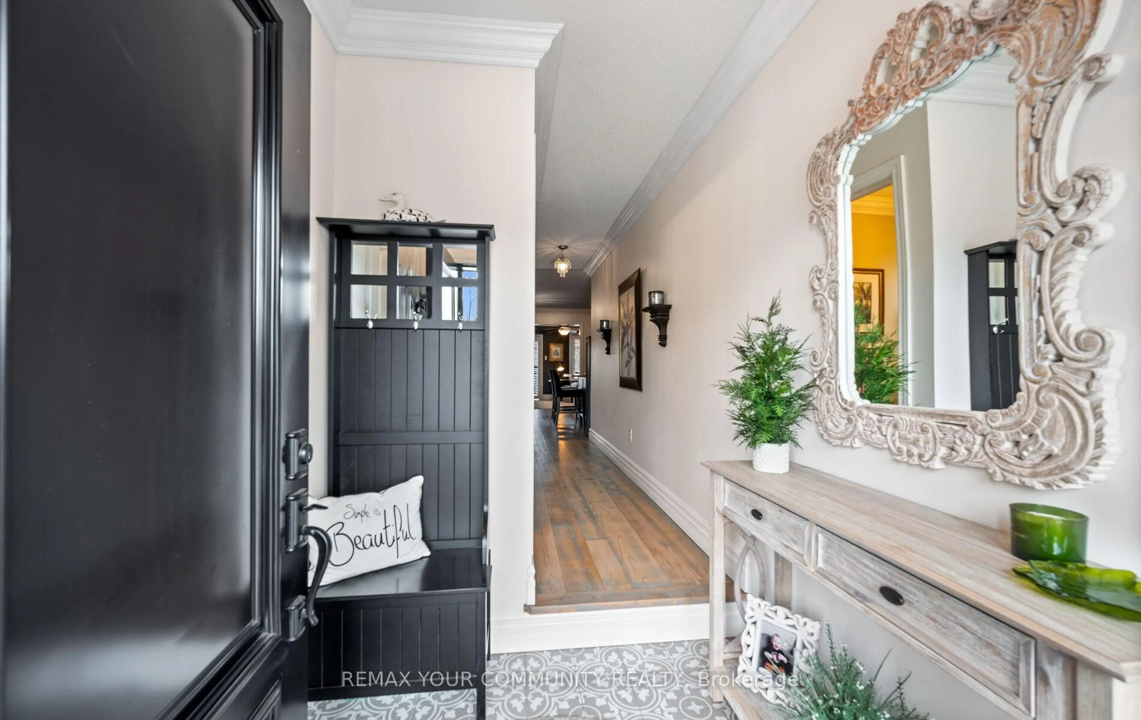 Indoor entryway for 159 Burgess Cres, Newmarket Ontario L3X 2T9