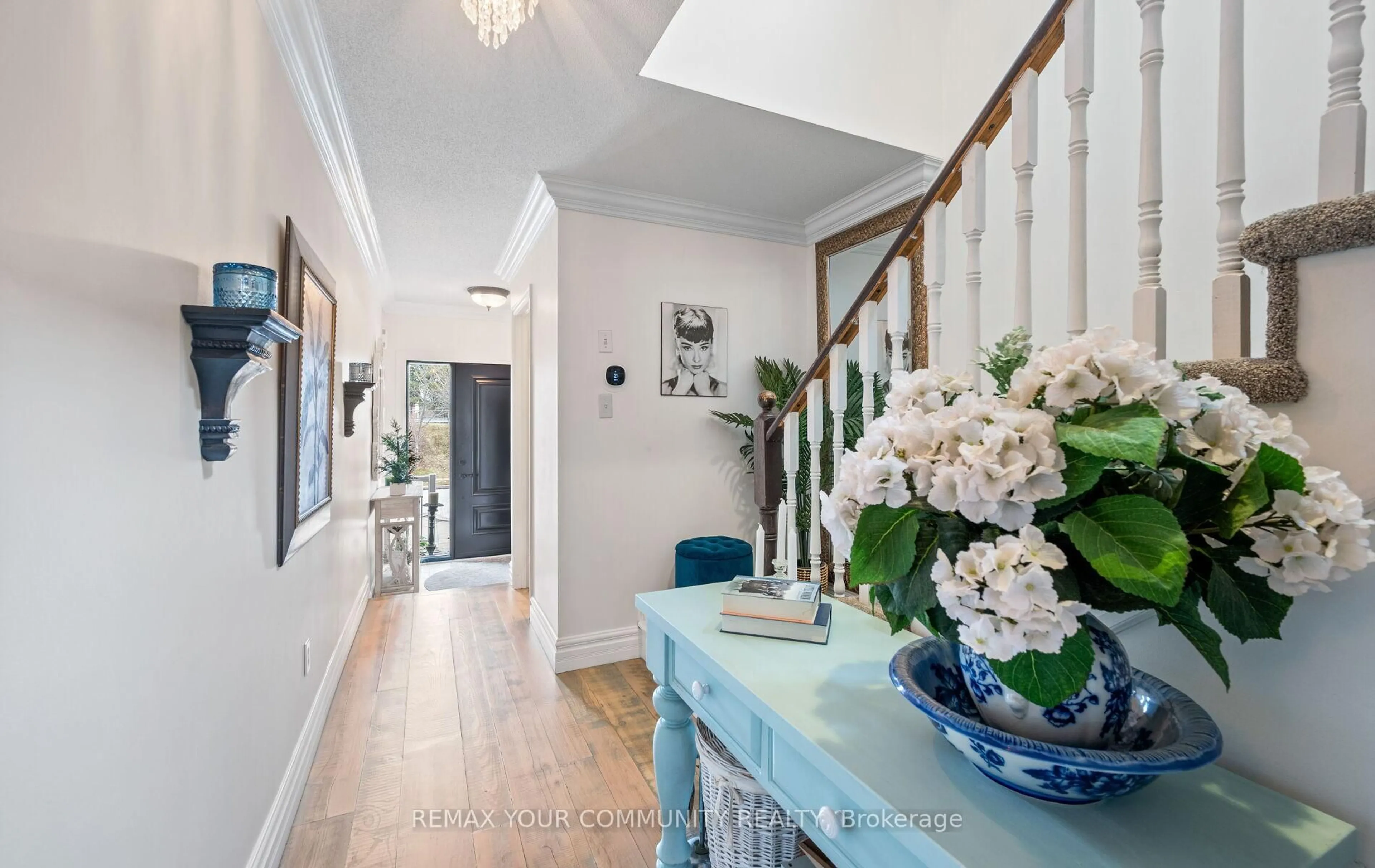 Indoor entryway for 159 Burgess Cres, Newmarket Ontario L3X 2T9