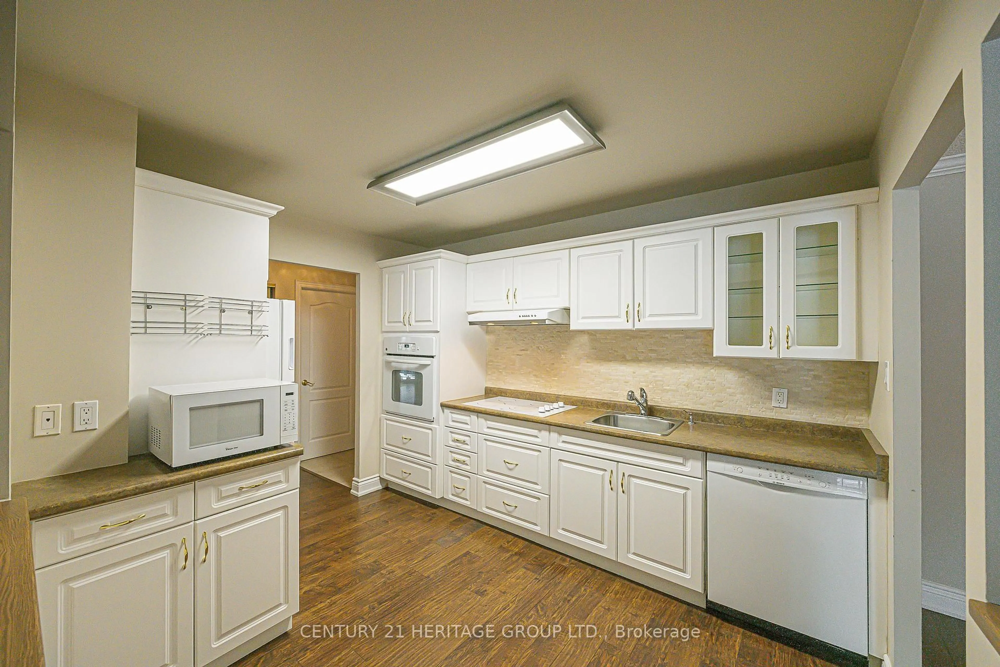 Standard kitchen, unknown for 155 Main St #227, Newmarket Ontario L3Y 8C2