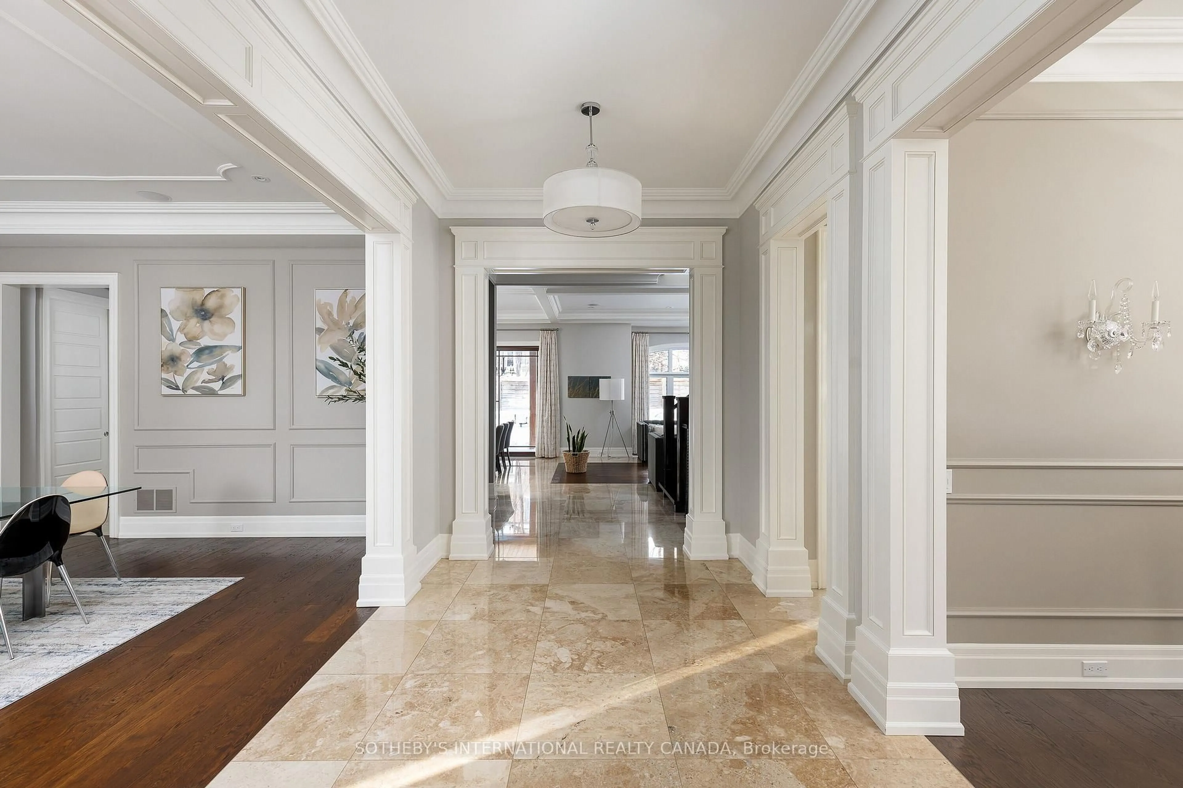 Indoor foyer for 6 Weller Cres, Vaughan Ontario L6A 1E4