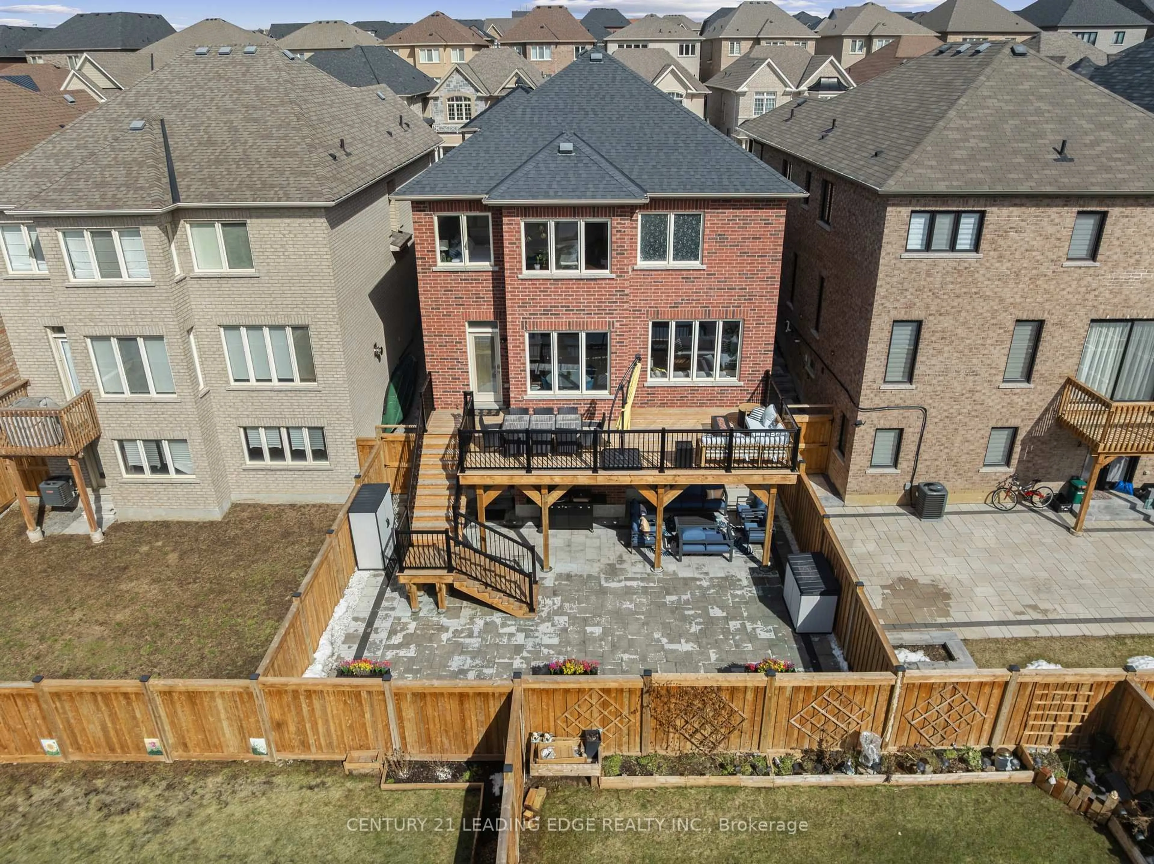 A pic from outside/outdoor area/front of a property/back of a property/a pic from drone, unknown for 123 Ben Sinclair Ave, East Gwillimbury Ontario L9N 0S3