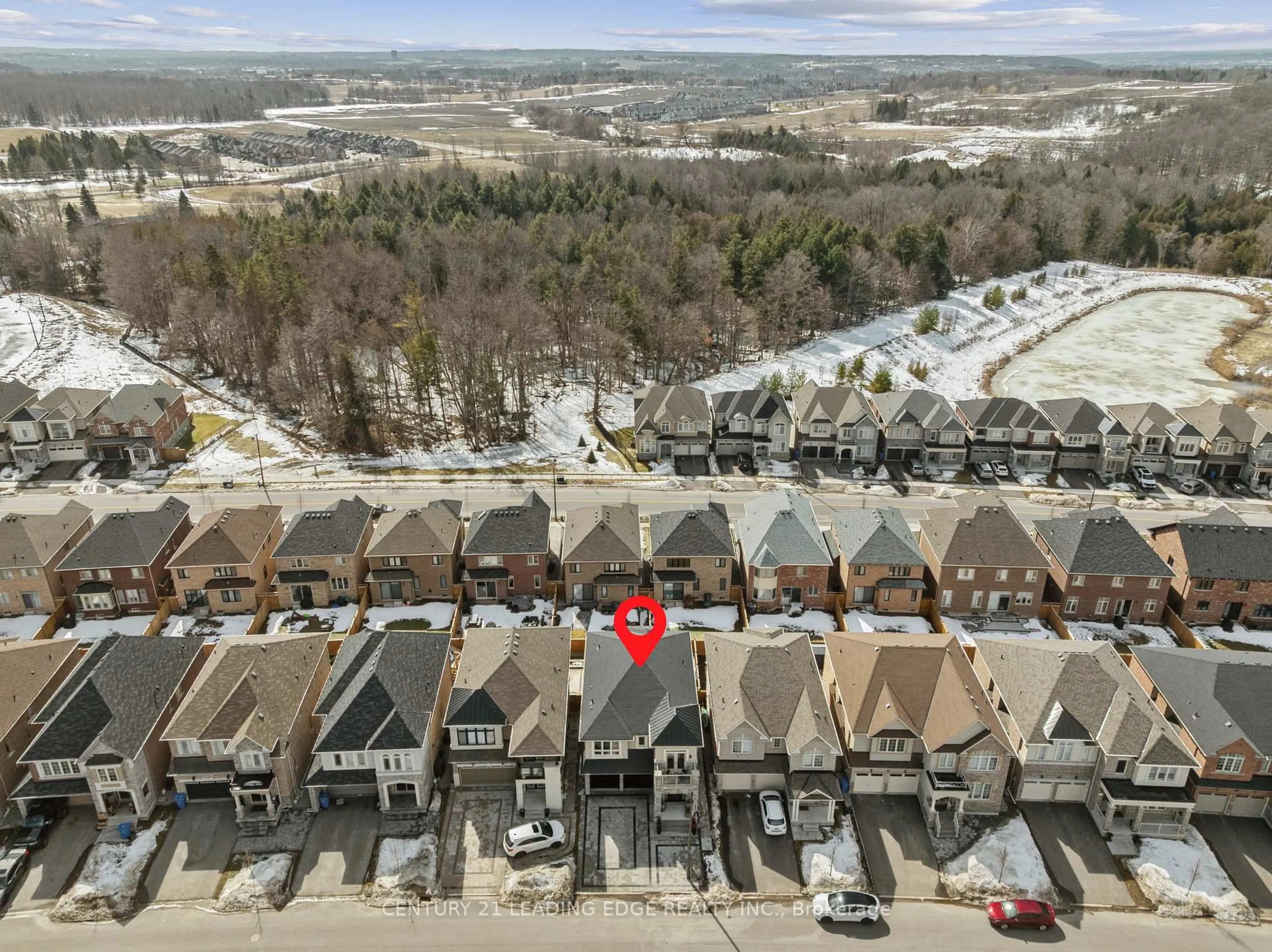 A pic from outside/outdoor area/front of a property/back of a property/a pic from drone, unknown for 123 Ben Sinclair Ave, East Gwillimbury Ontario L9N 0S3