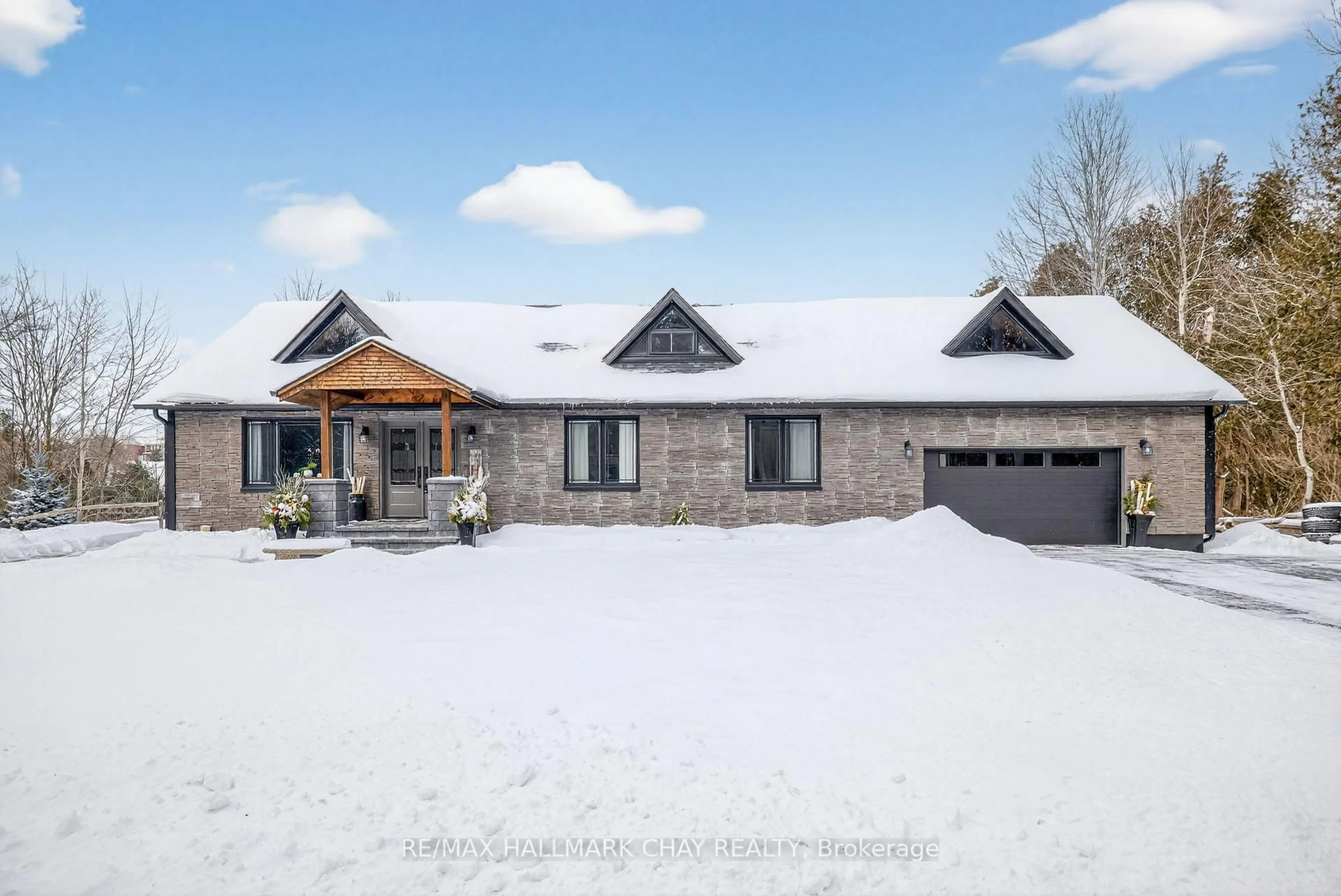 A pic from outside/outdoor area/front of a property/back of a property/a pic from drone, unknown for 6172 14th Line, New Tecumseth Ontario L9R 1N4