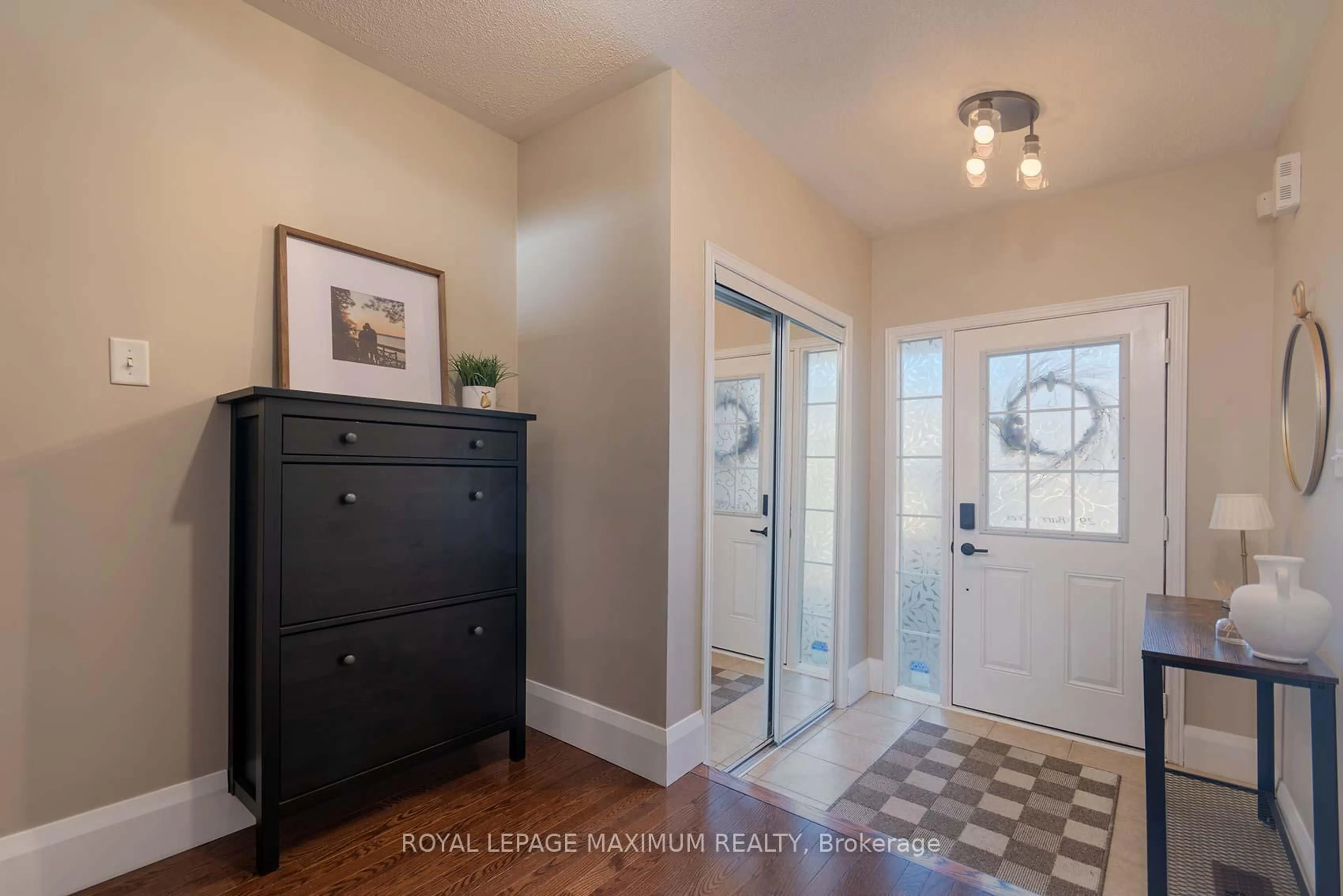 Indoor entryway for 29 Barr Cres, Aurora Ontario L4G 0C1