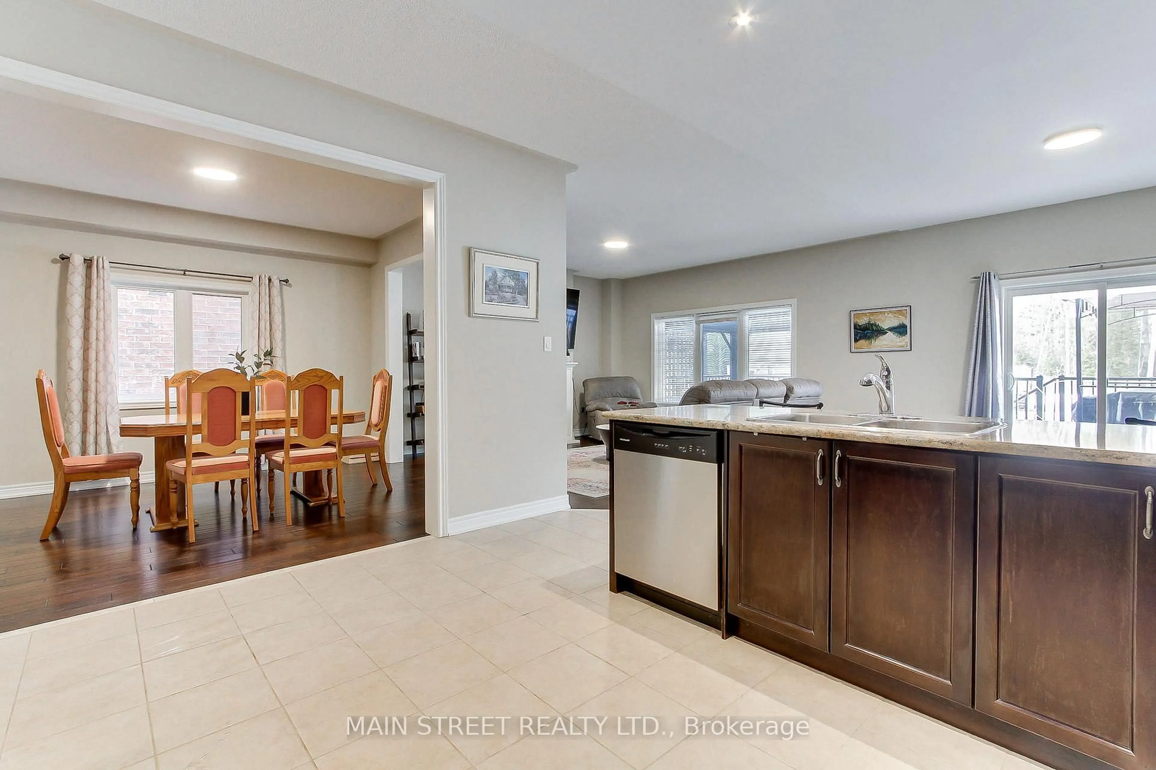 Open concept kitchen, ceramic/tile floor for 42 Prosser Cres, Georgina Ontario L0E 1R0