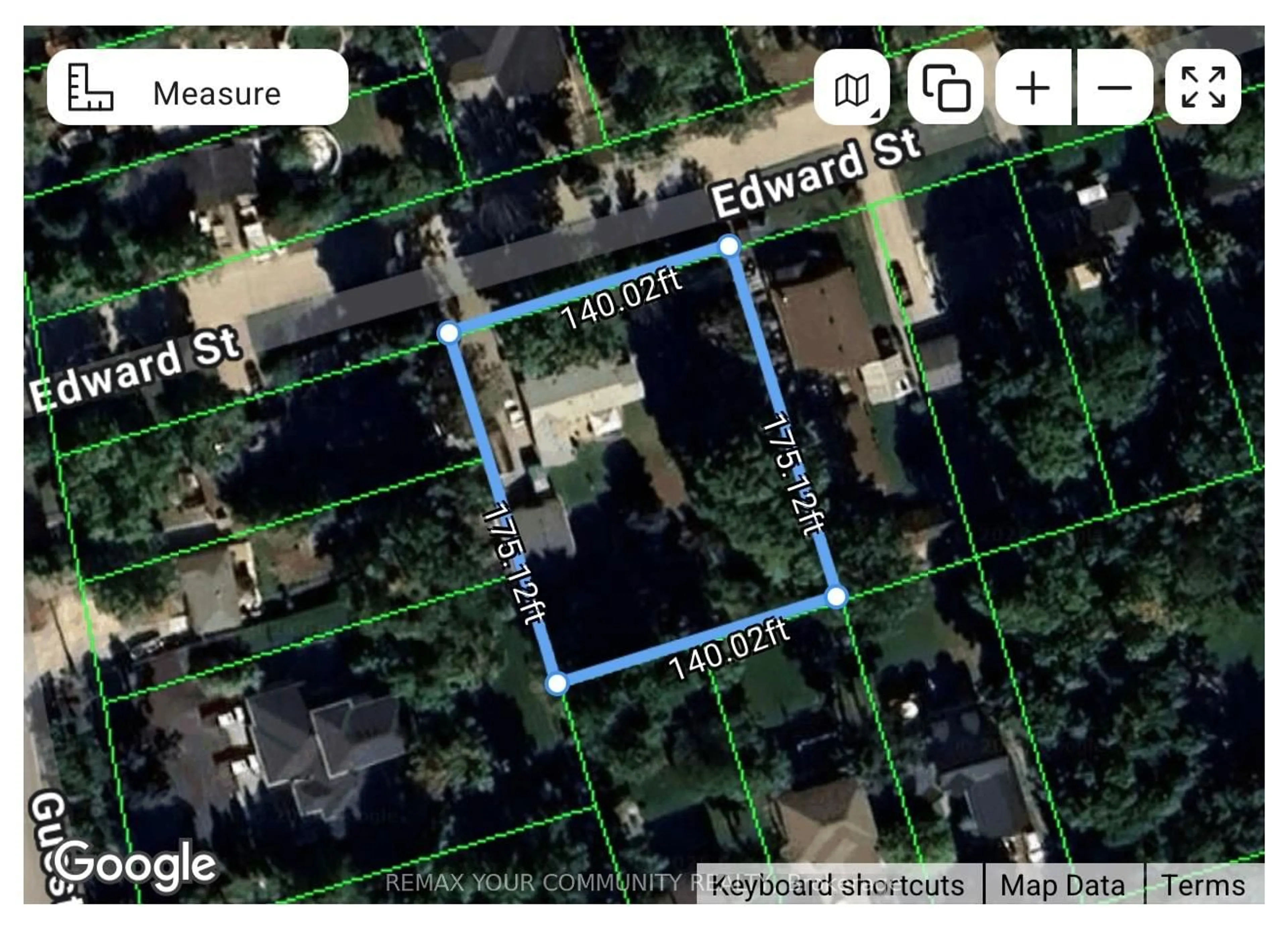 A pic from outside/outdoor area/front of a property/back of a property/a pic from drone, street for 781 Edward St, Innisfil Ontario L9S 2S2