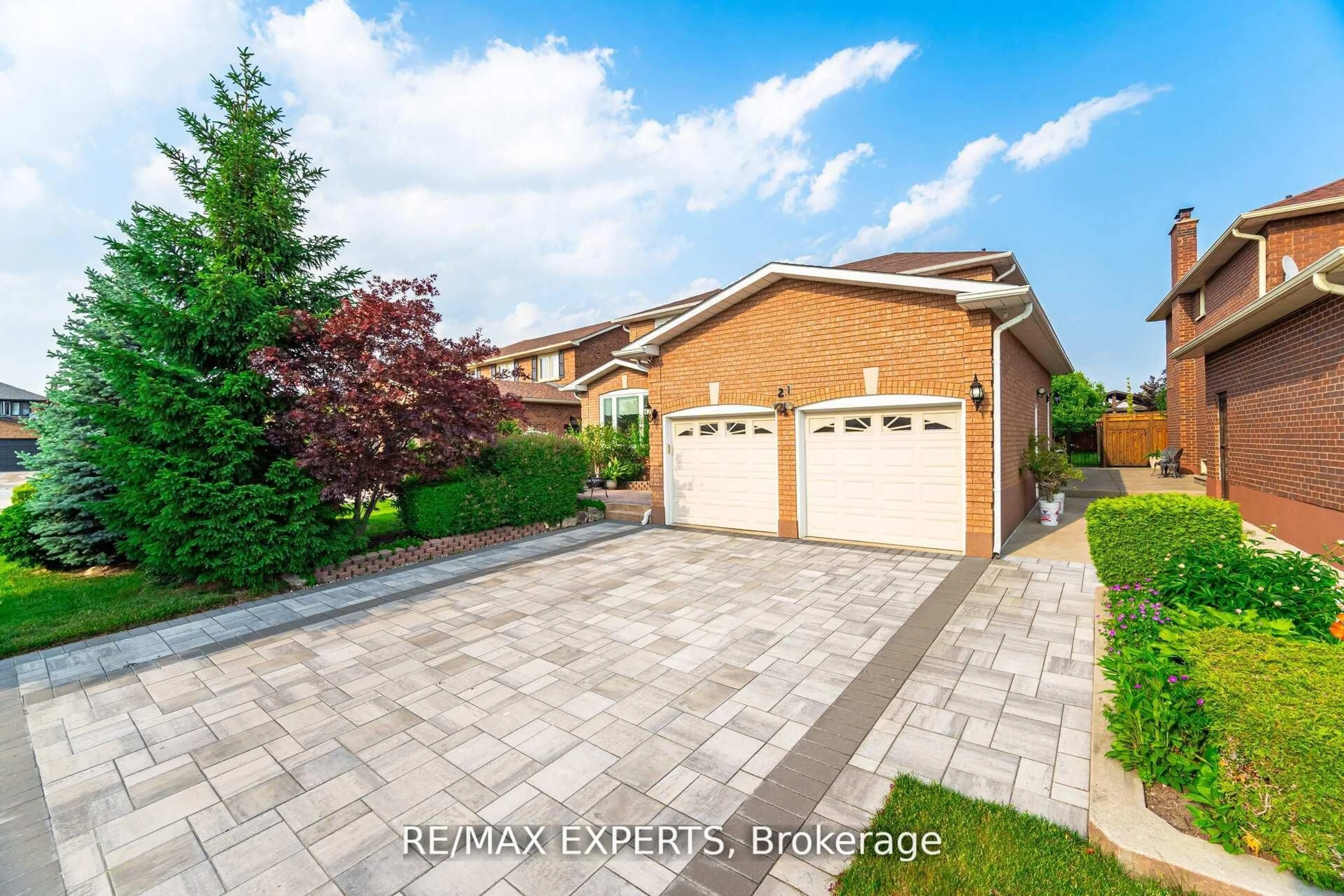 Home with brick exterior material, street for 21 Williamsburg Lane, Vaughan Ontario L4L 5C8