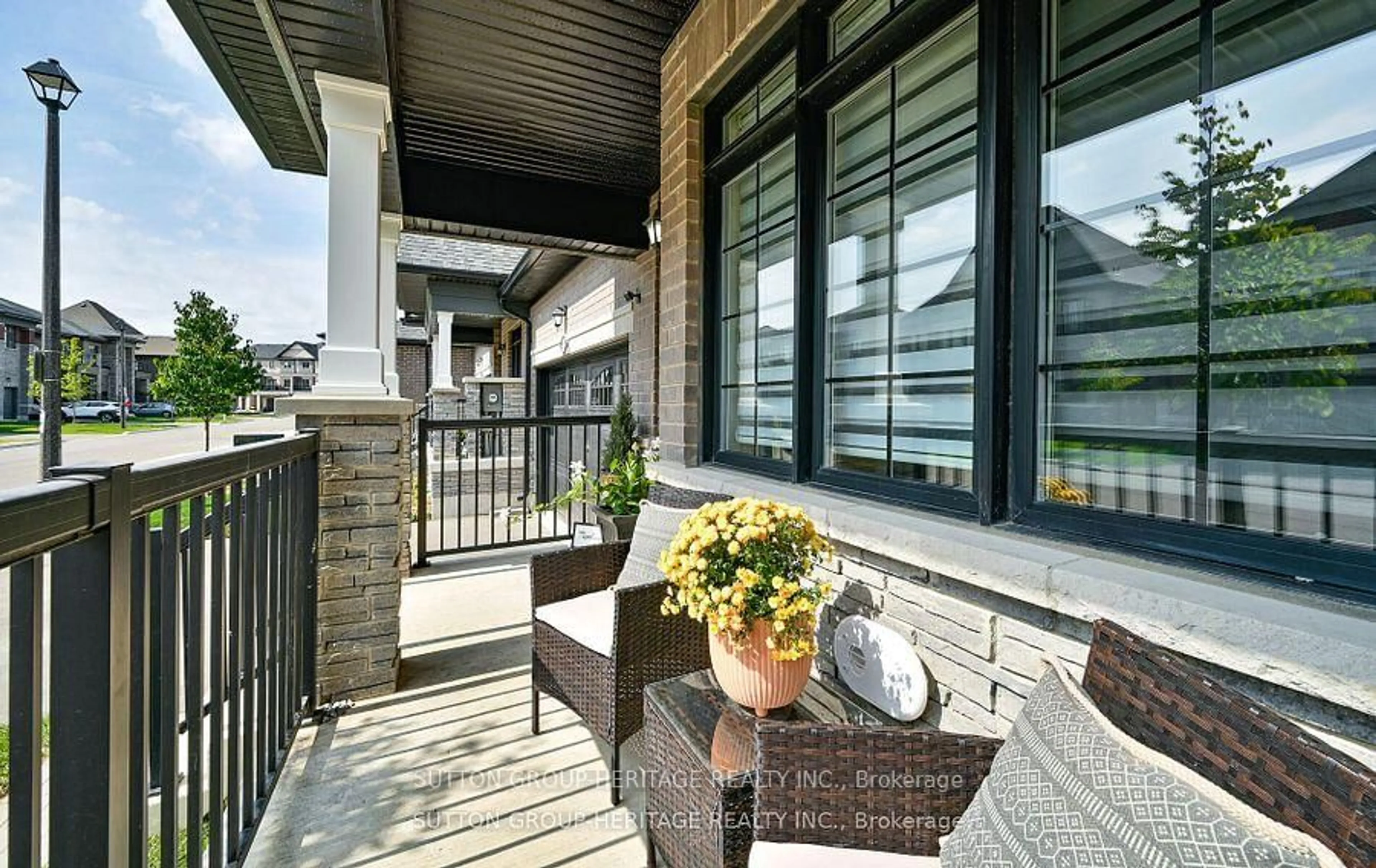 Patio, street for 25 Ballinger Way, Uxbridge Ontario L9P 0R6