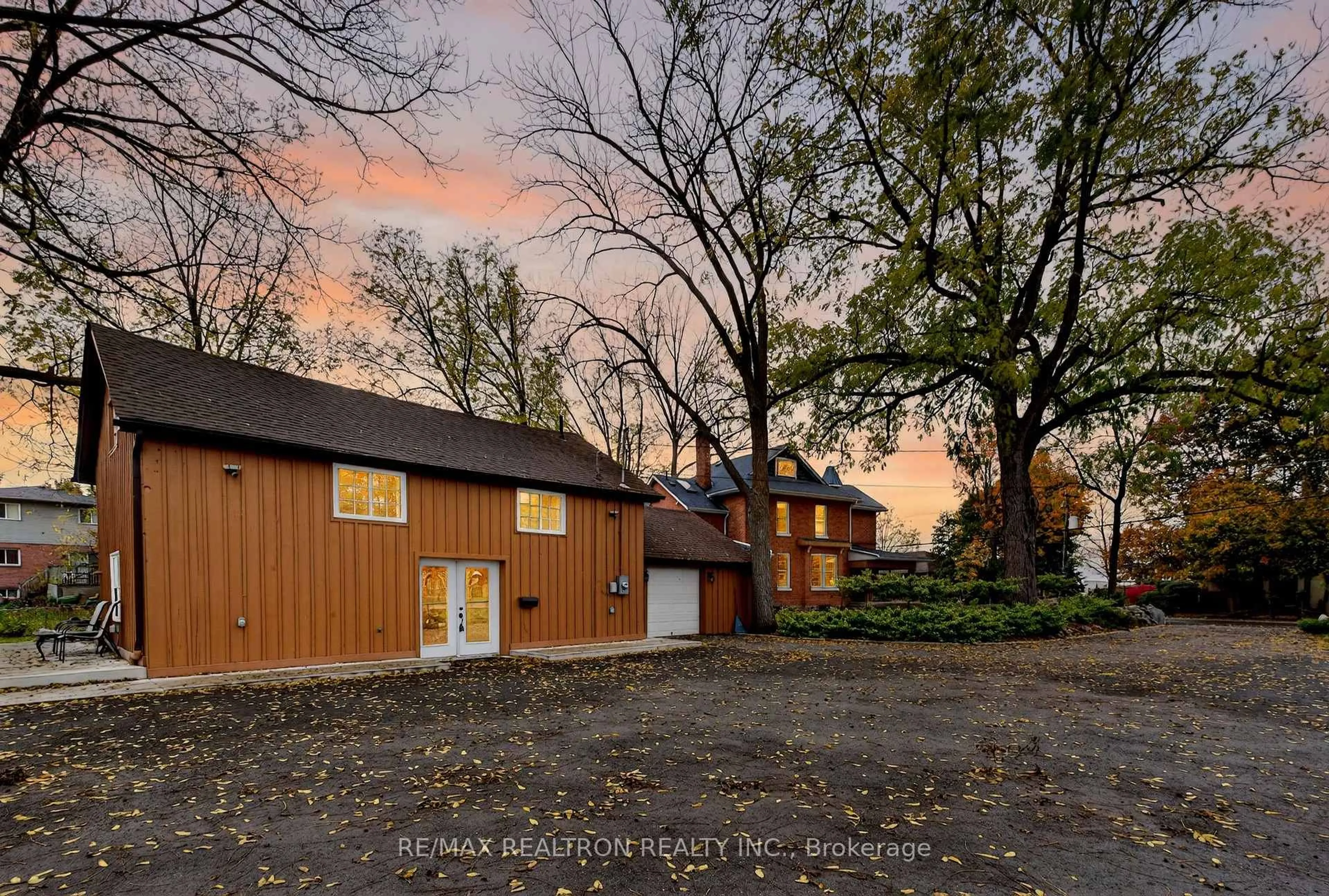 A pic from outside/outdoor area/front of a property/back of a property/a pic from drone, unknown for 9 The Queensway, Georgina Ontario L4P 1E2