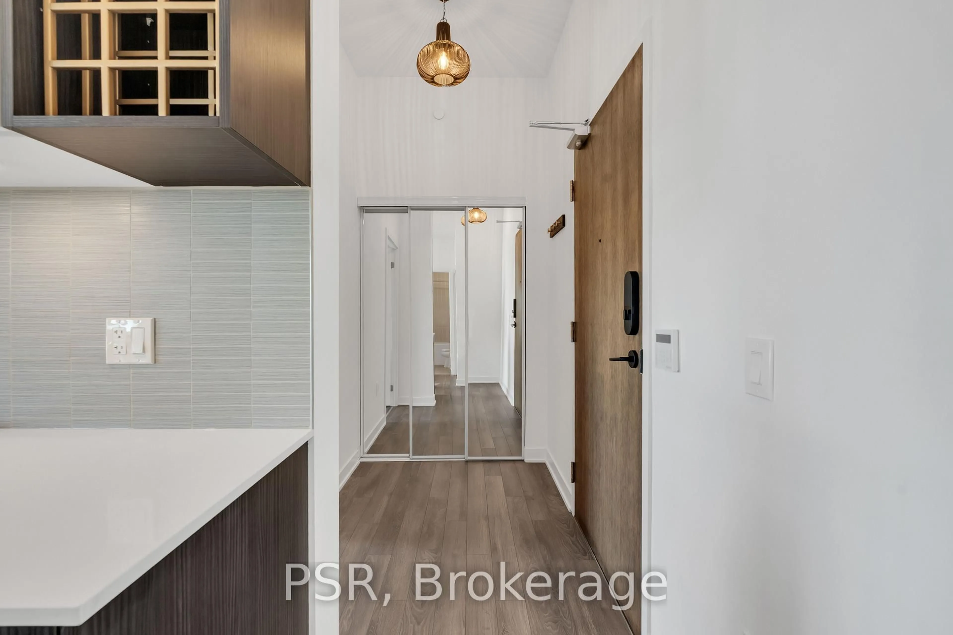 Indoor entryway for 100 Eagle Rock Way #1029, Vaughan Ontario L6A 5B9