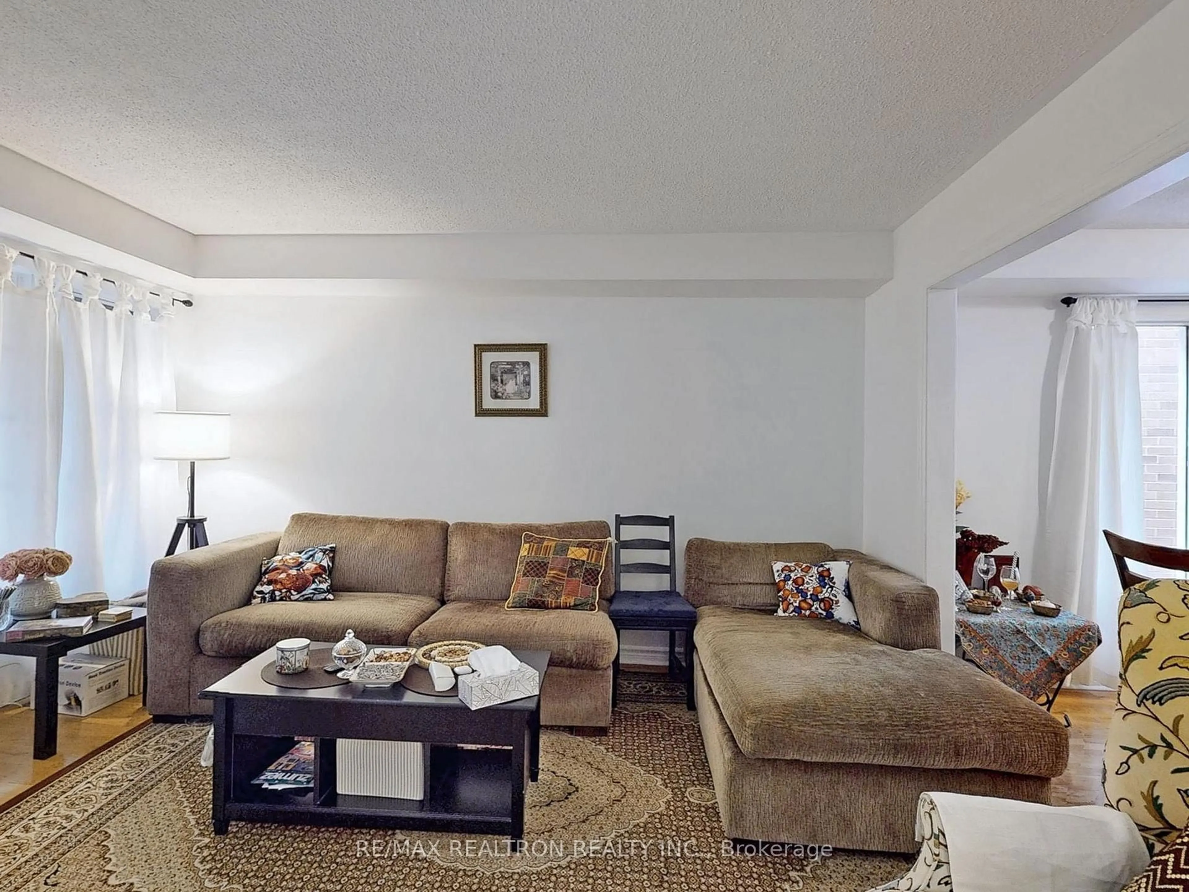 Living room with furniture, unknown for 99 Widdifield Ave, Newmarket Ontario L3X 1Z3