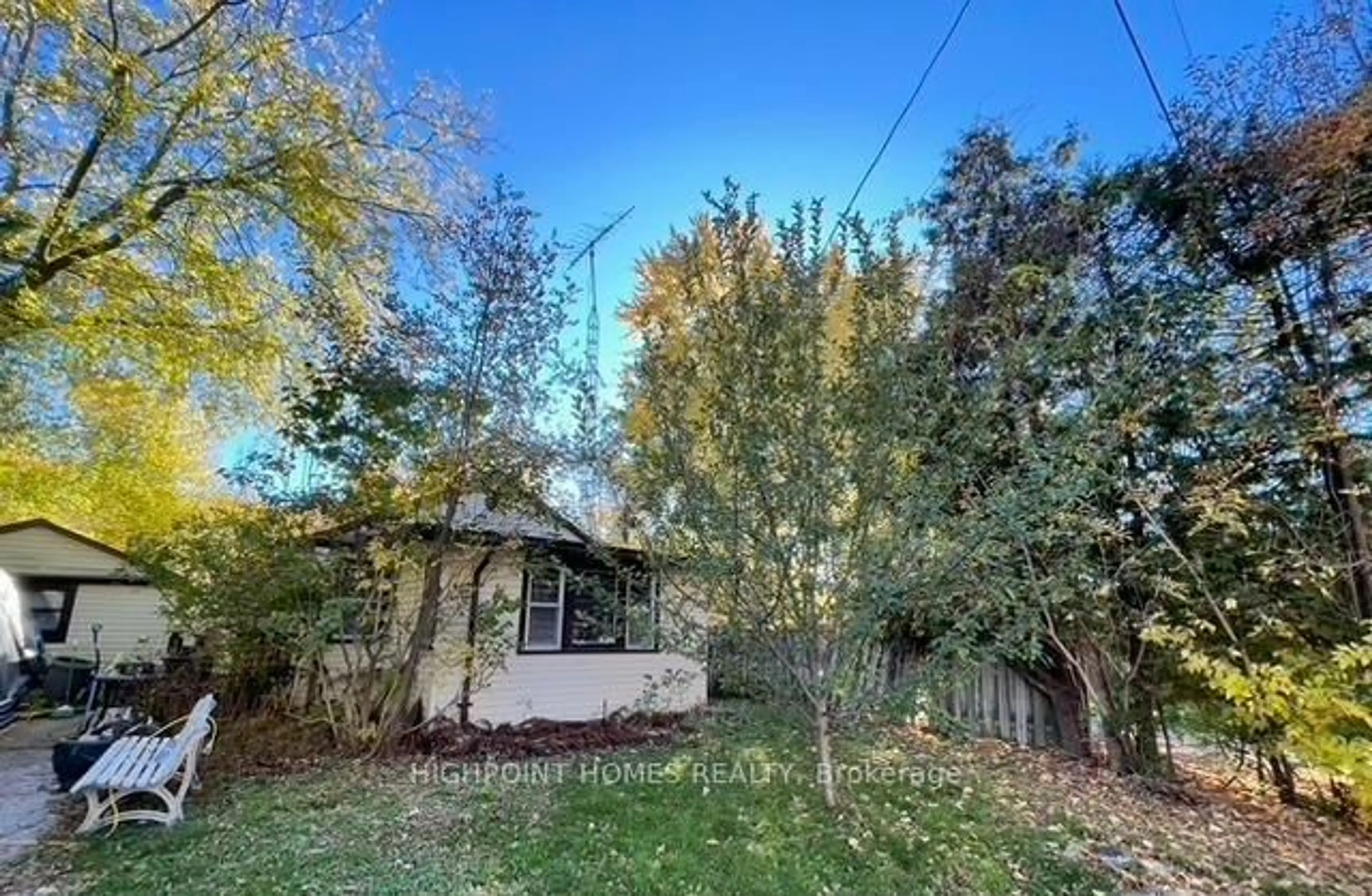 A pic from outside/outdoor area/front of a property/back of a property/a pic from drone, street for 257 Cedarholme Ave, Georgina Ontario L4P 2W5