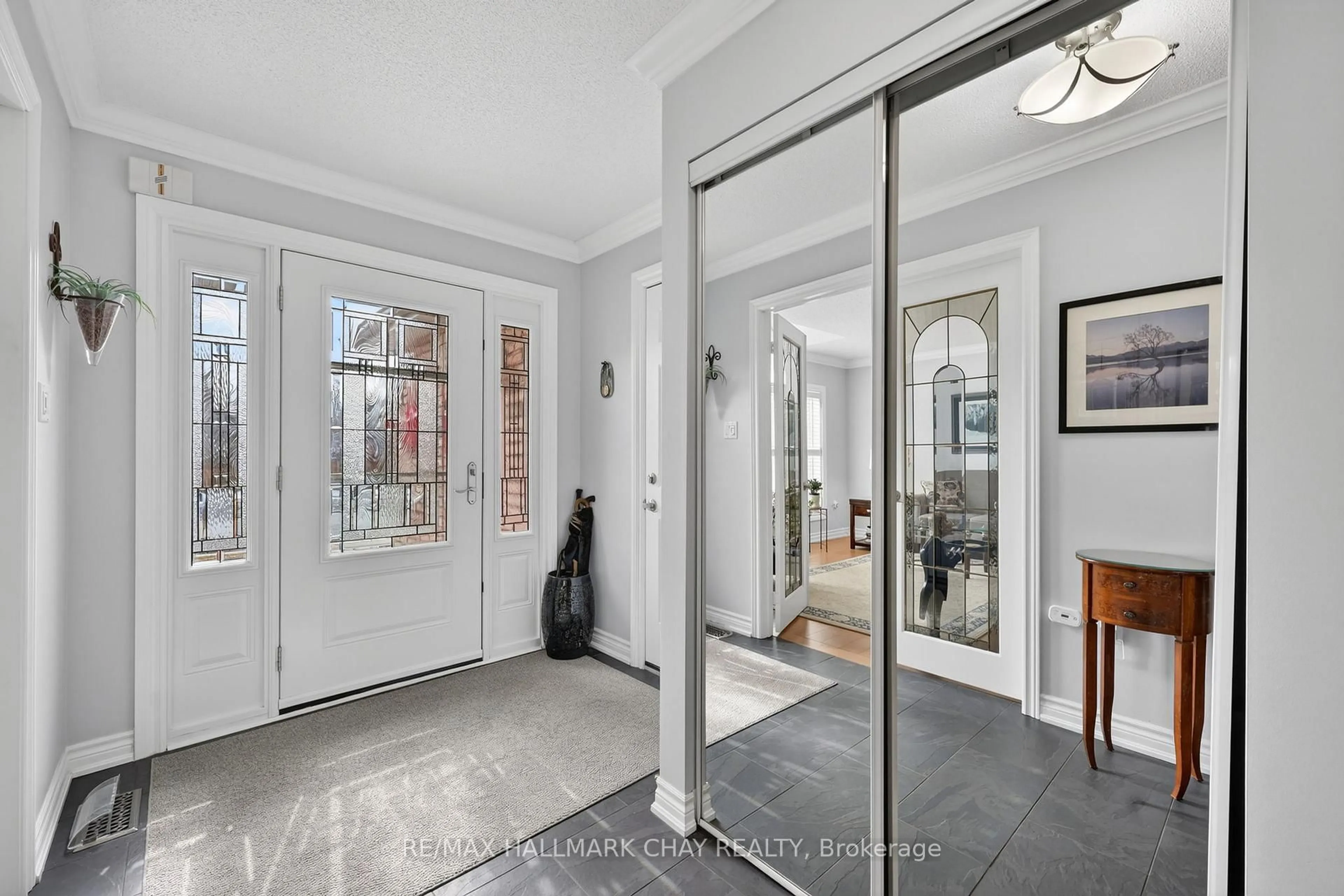 Indoor entryway for 4 Darling Cres, New Tecumseth Ontario L9R 1P4