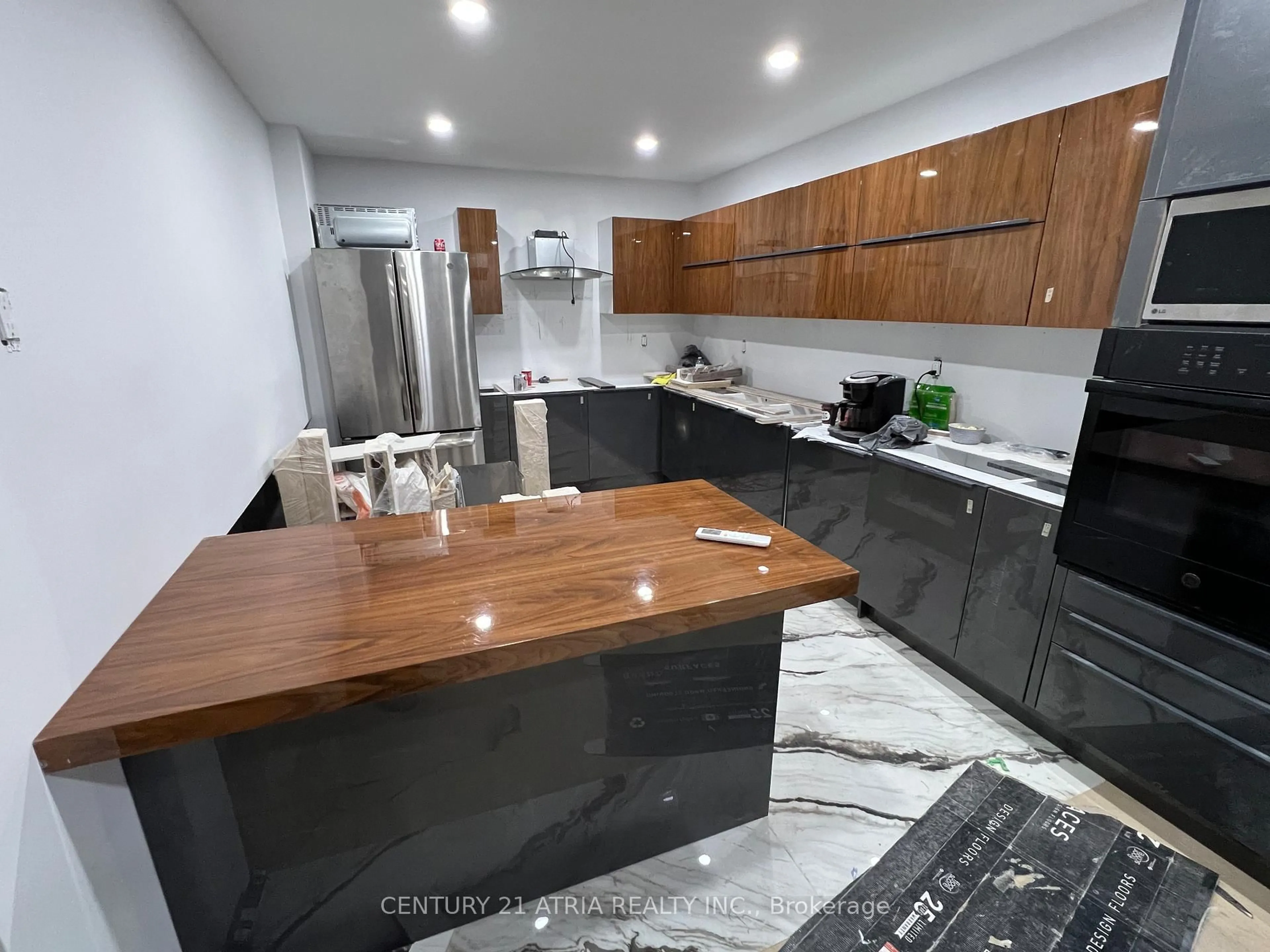 Contemporary kitchen, unknown for 287 Milestone Cres, Aurora Ontario L4G 3M2