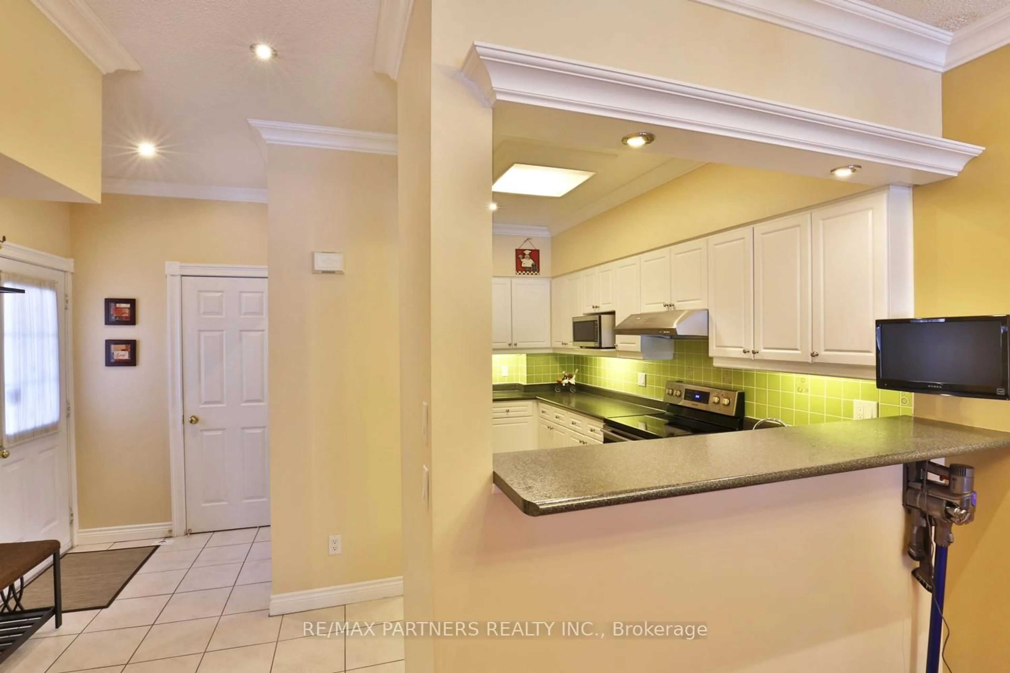 Open concept kitchen, ceramic/tile floor for 23 St Moritz Way #11, Markham Ontario L3R 4G4