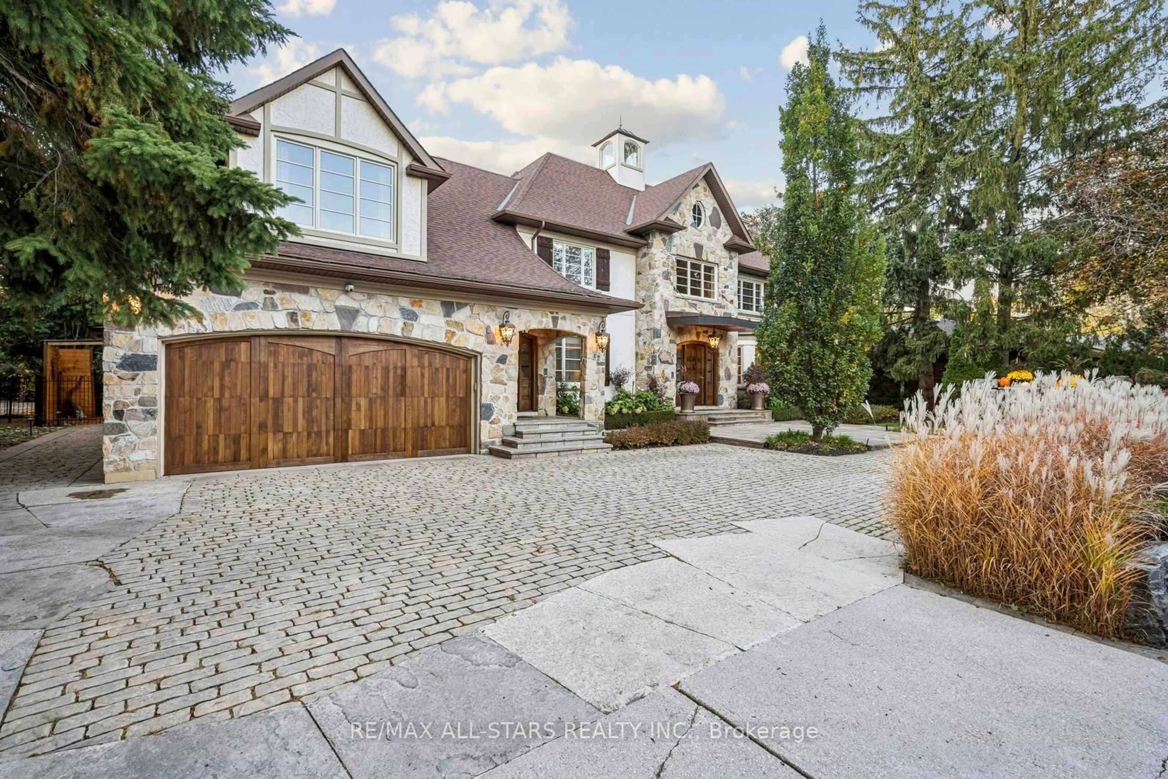 Home with brick exterior material, street for 32 Wembley Ave, Markham Ontario L3R 2A9