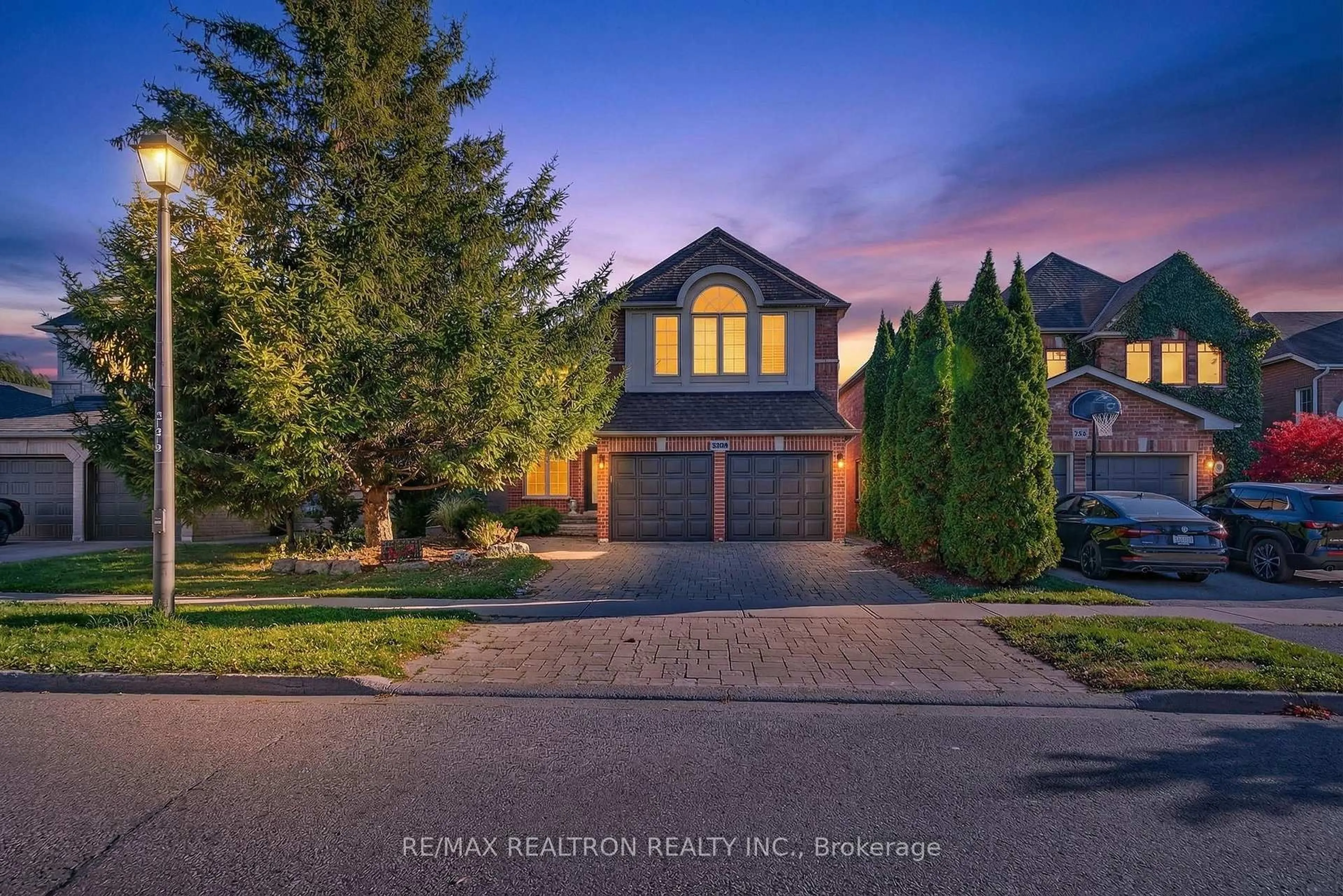 Unknown for 446 Silken Laumann Dr, Newmarket Ontario L3X 2H9