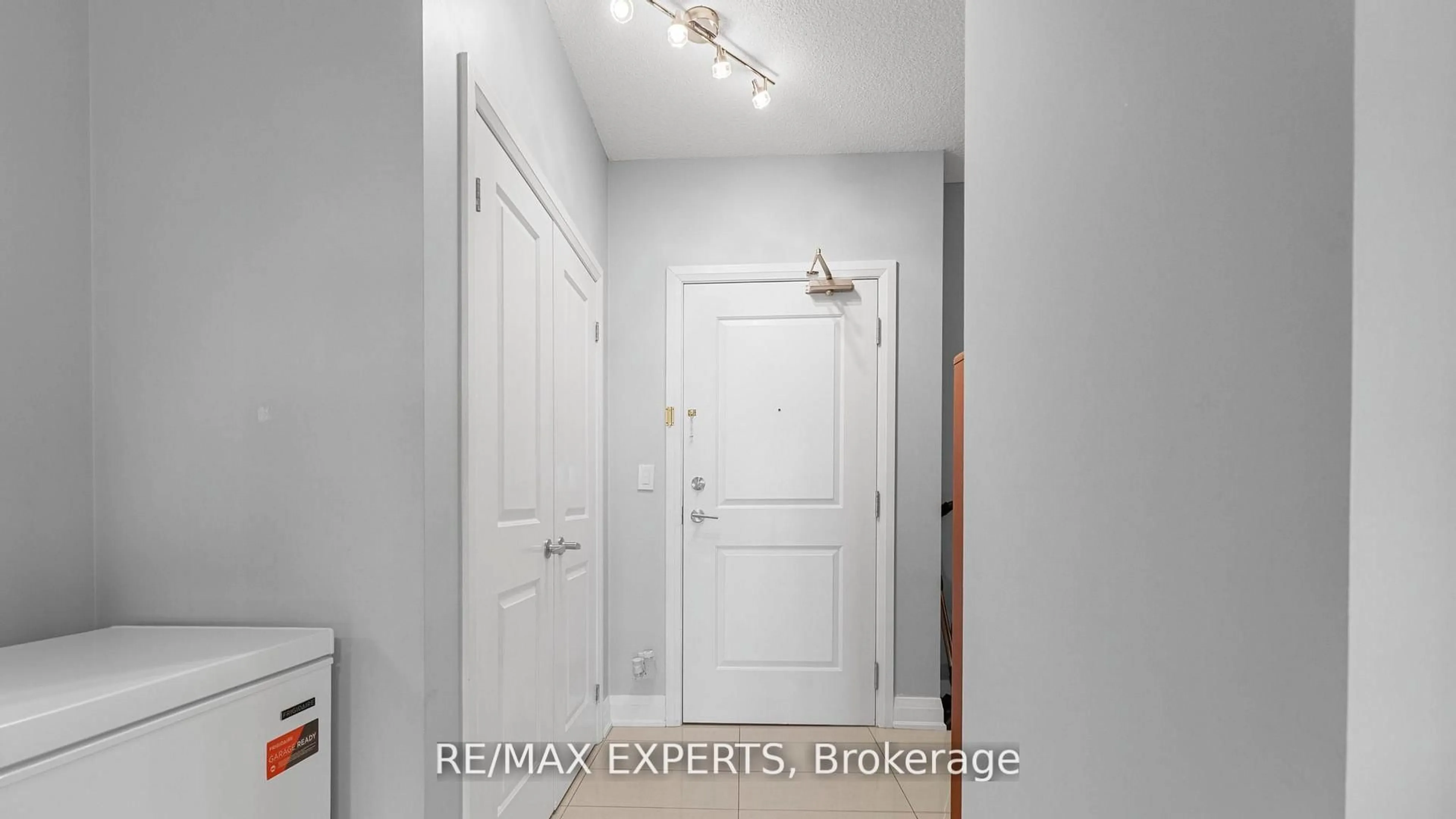 Indoor entryway for 12 Woodstream Blvd #201, Vaughan Ontario L4L 8C4