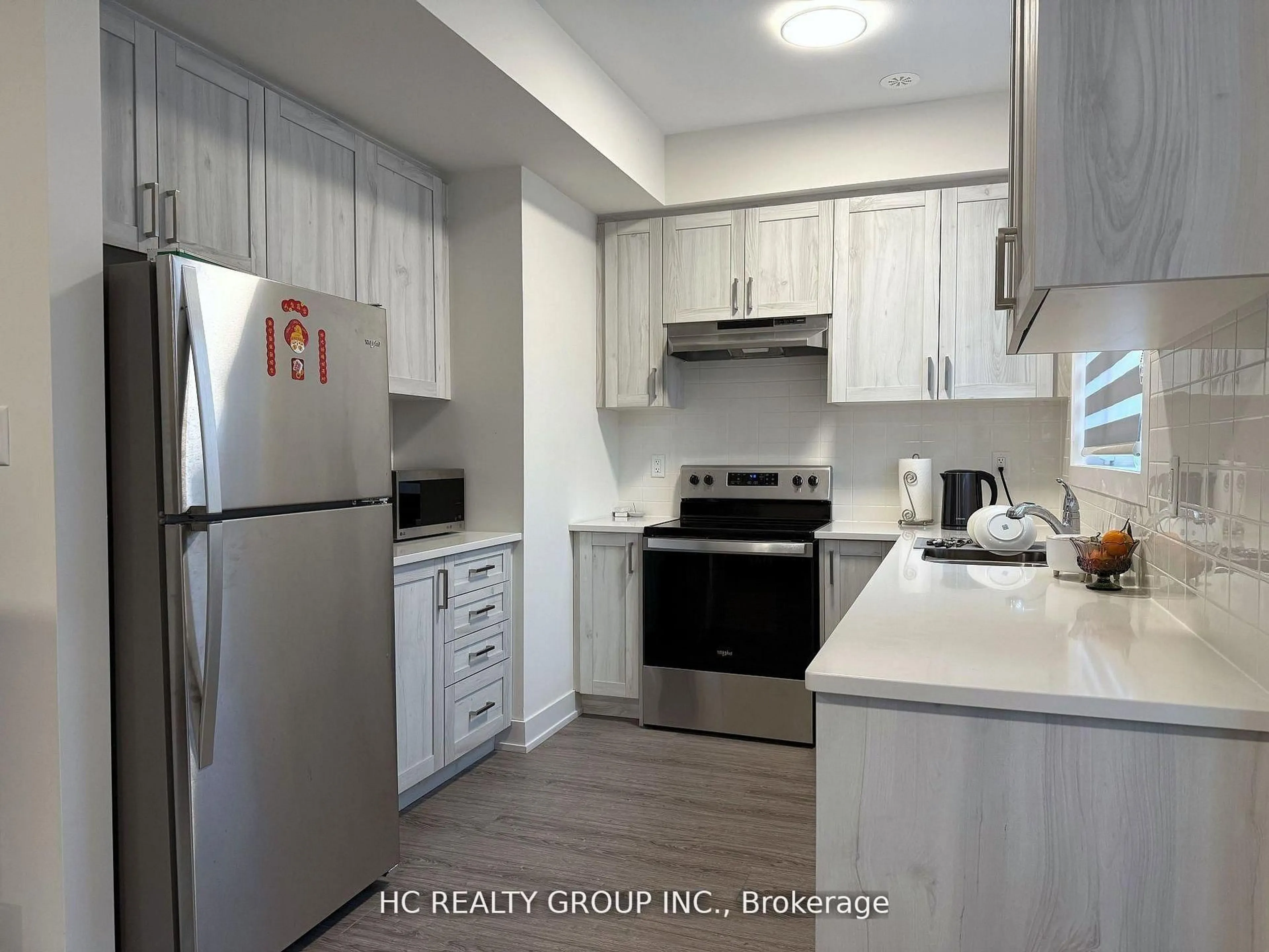 Standard kitchen, unknown for 3 bond Cres #6, Richmond Hill Ontario L4E 1J4